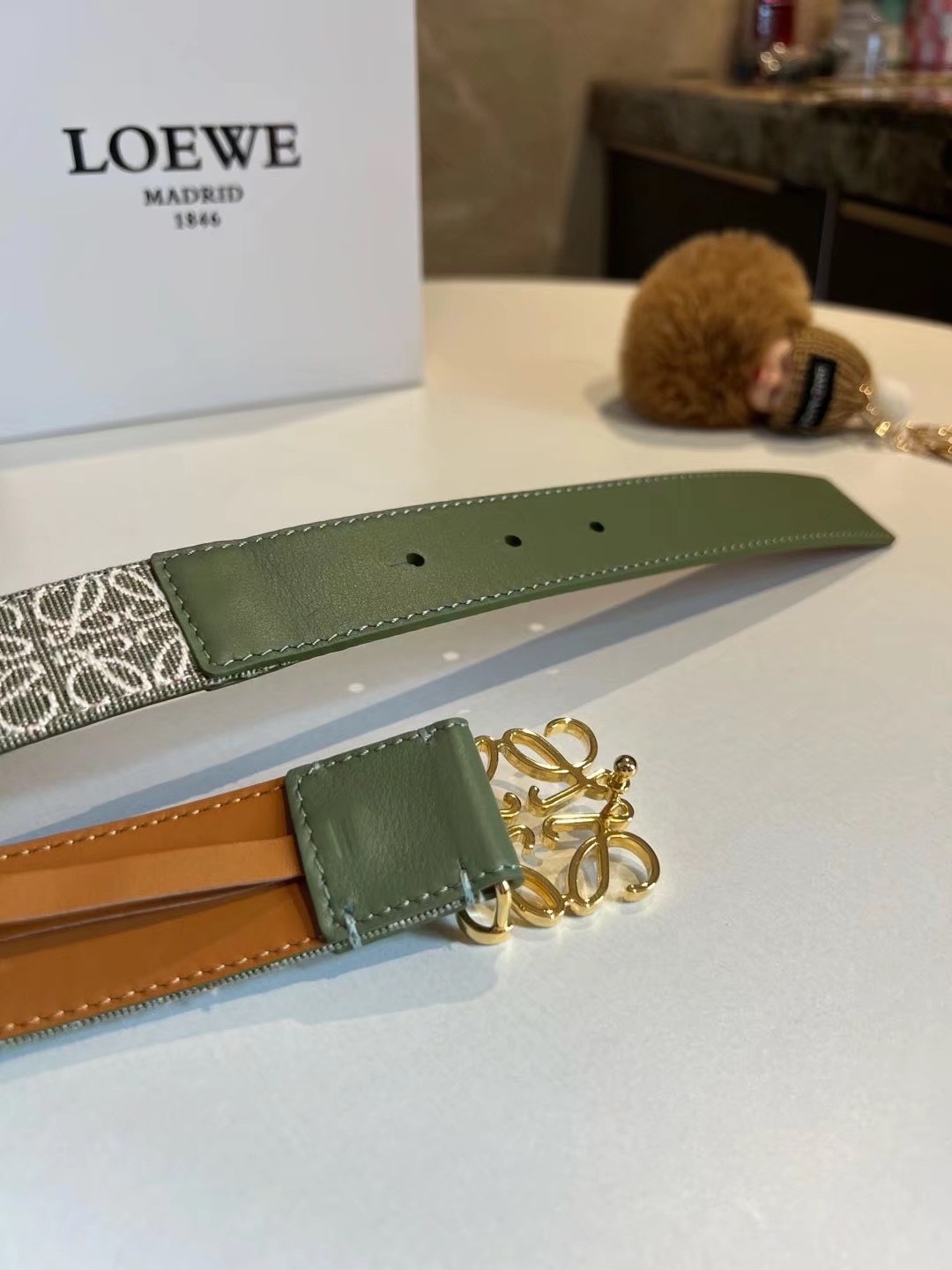 Loewe 代购级 腰带推荐—LOEVE罗意威新款logo提花女士腰带 提花面料经过独特的工艺织造后