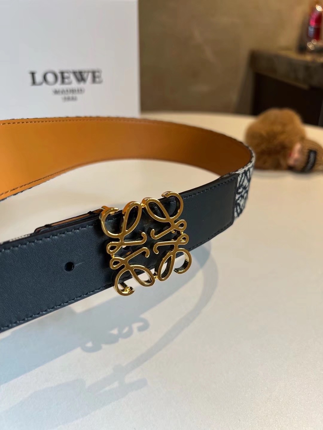 Loewe 代购级 腰带推荐—LOEVE罗意威新款logo提花女士腰带 提花面料经过独特的工艺织造后