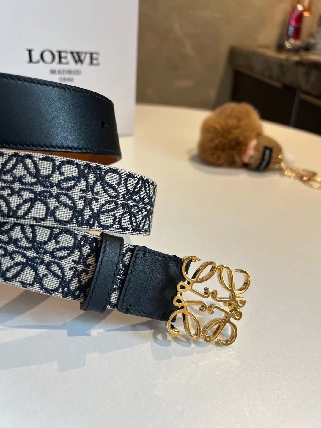 Loewe 代购级 腰带推荐—LOEVE罗意威新款logo提花女士腰带 提花面料经过独特的工艺织造后