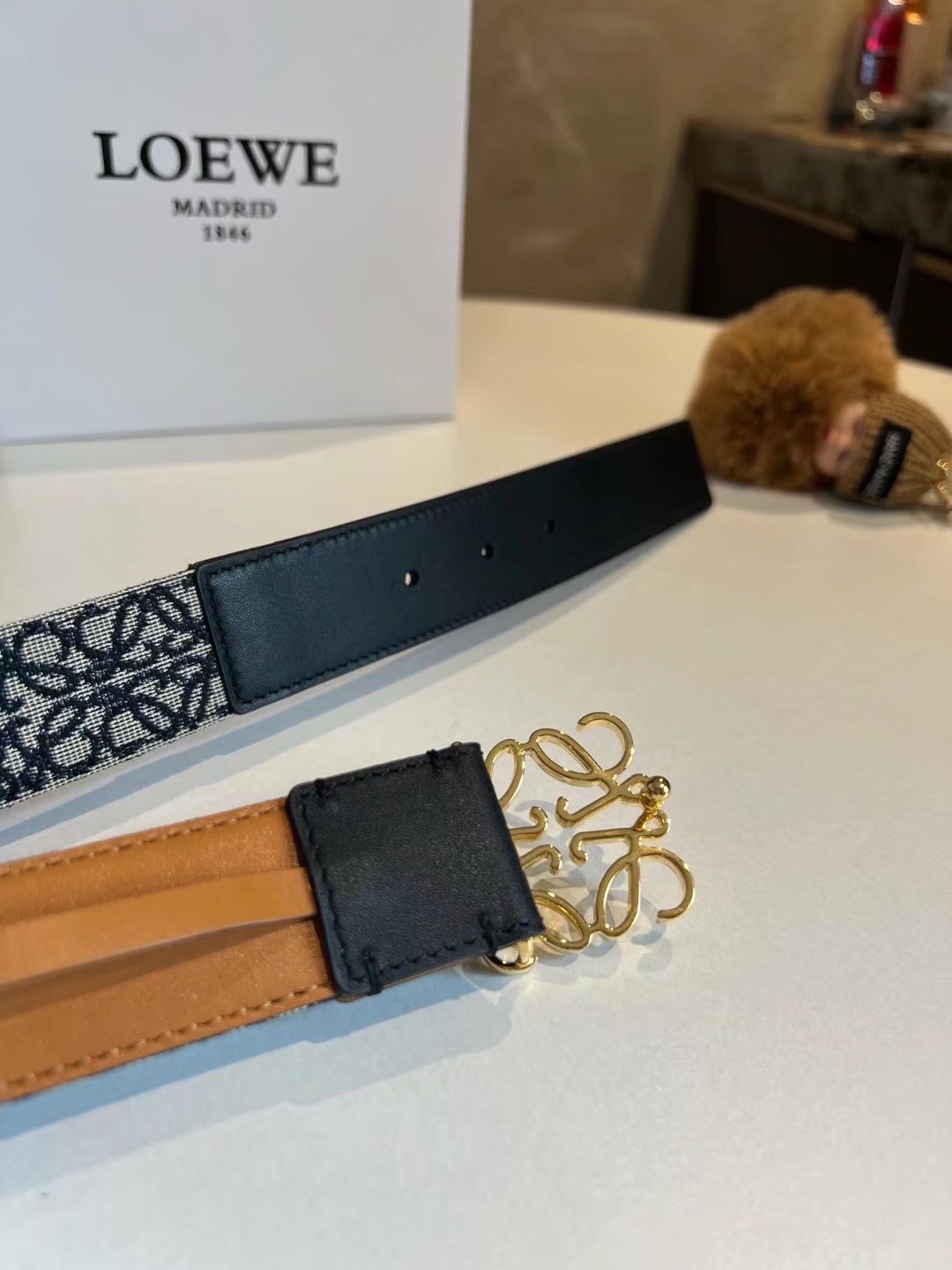 Loewe 代购级 腰带推荐—LOEVE罗意威新款logo提花女士腰带 提花面料经过独特的工艺织造后