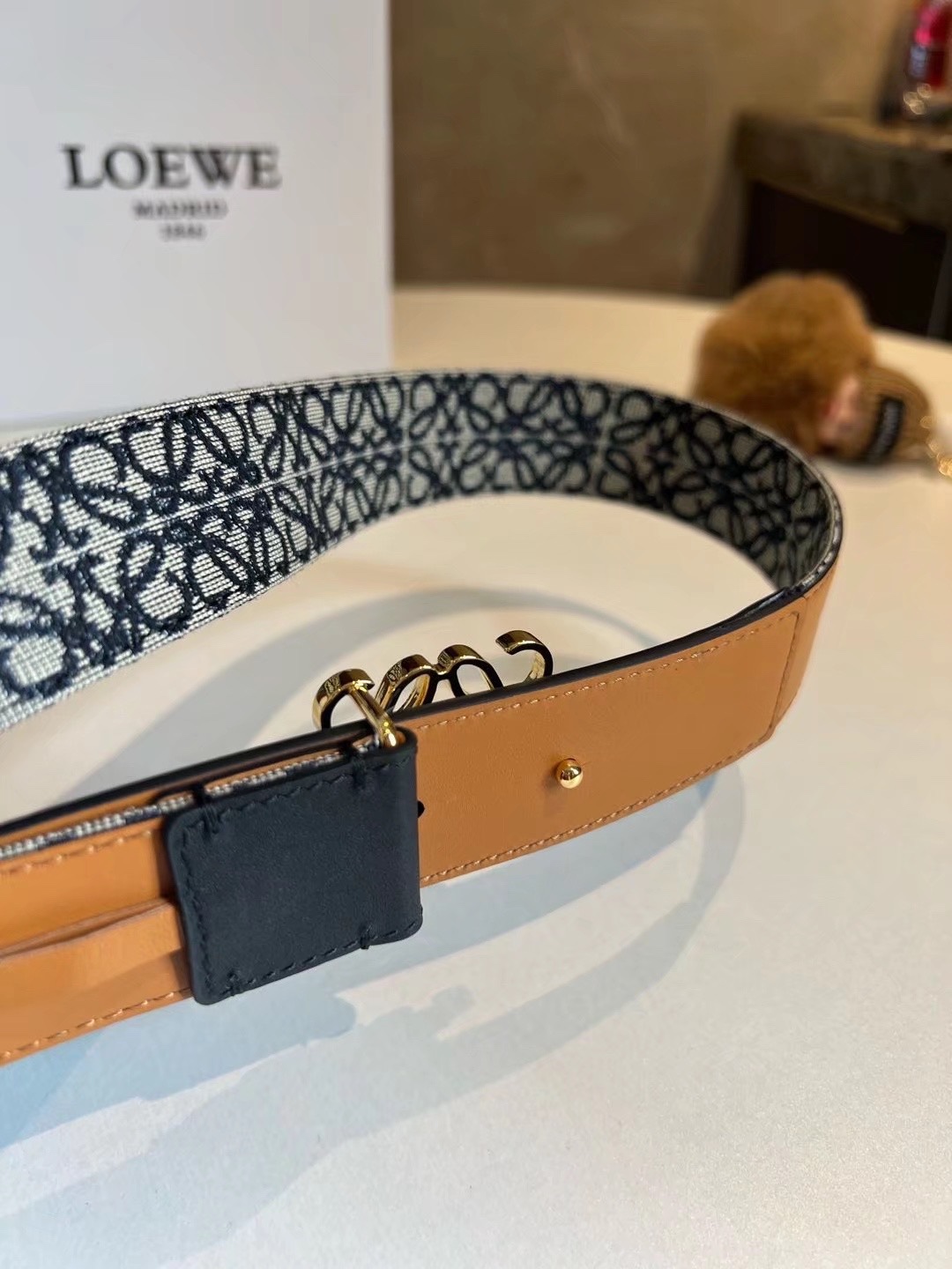 Loewe 代购级 腰带推荐—LOEVE罗意威新款logo提花女士腰带 提花面料经过独特的工艺织造后