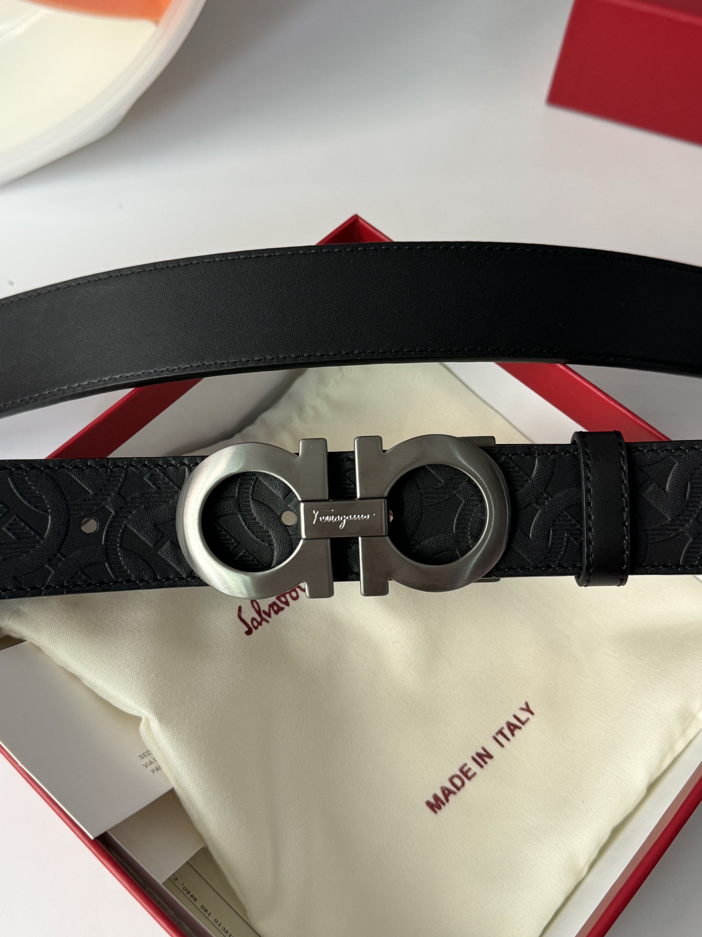 Ferragamo 代购级 菲拉格慕 各位男士选菲拉格慕的理由很简单 首先寓意特别好 咱们中国人都喜欢8象征着发