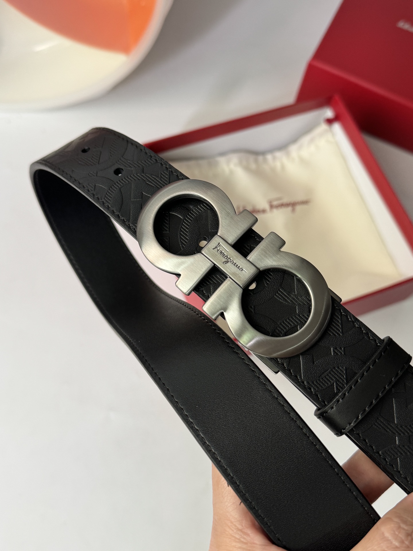 Ferragamo 代购级 菲拉格慕 各位男士选菲拉格慕的理由很简单 首先寓意特别好 咱们中国人都喜欢8象征着发