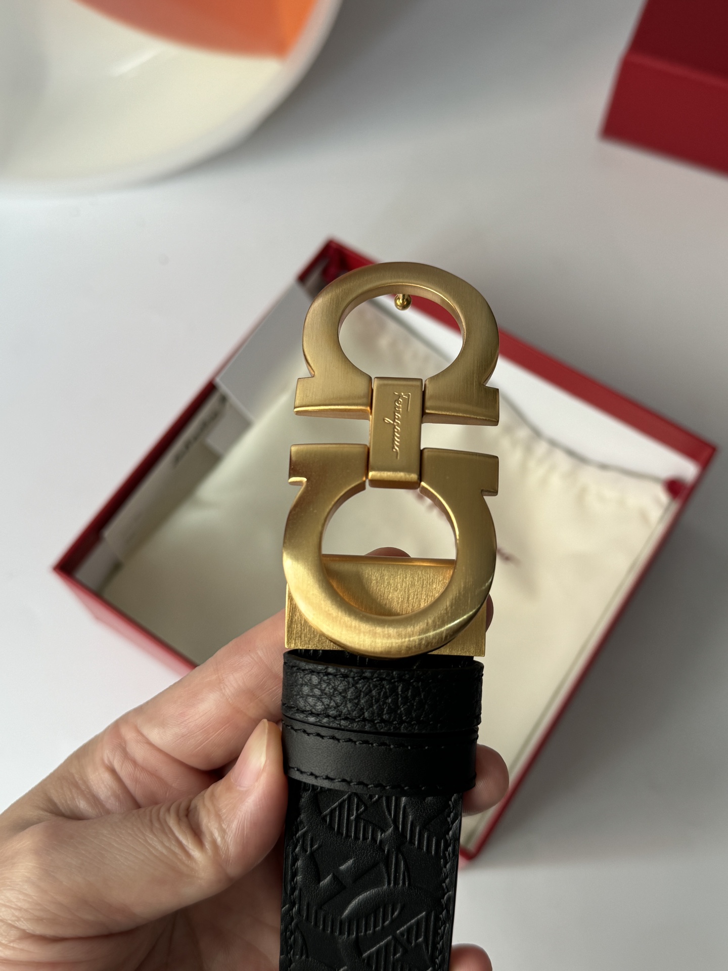 Ferragamo 代购级 菲拉格慕 各位男士选菲拉格慕的理由很简单 首先寓意特别好 咱们中国人都喜欢8象征着发