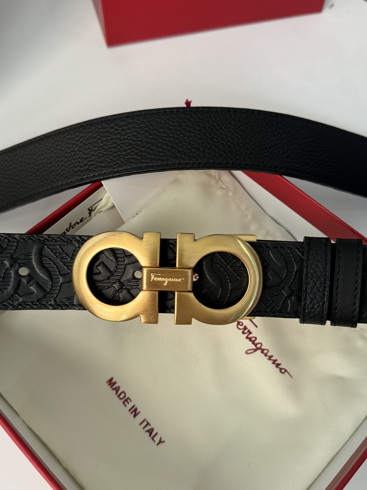 Ferragamo 代购级 菲拉格慕 各位男士选菲拉格慕的理由很简单 首先寓意特别好 咱们中国人都喜欢8象征着发