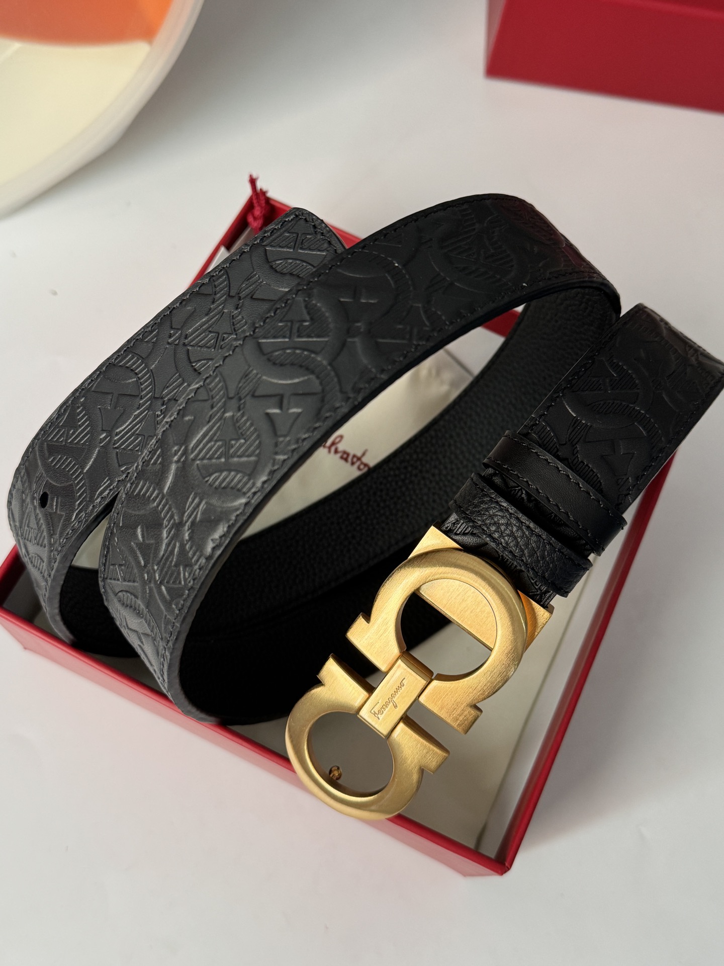 Ferragamo 代购级 菲拉格慕 各位男士选菲拉格慕的理由很简单 首先寓意特别好 咱们中国人都喜欢8象征着发