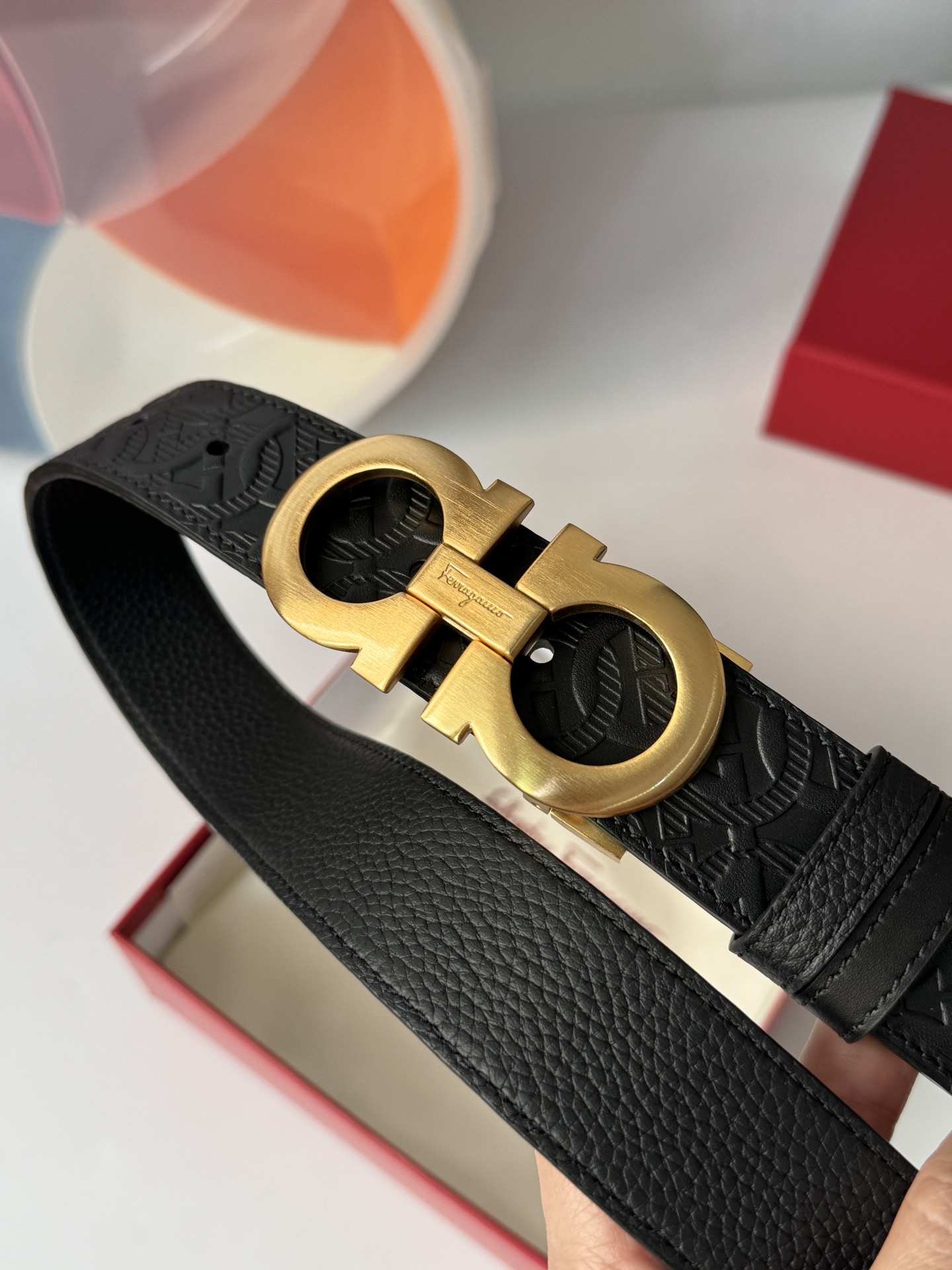 Ferragamo 代购级 菲拉格慕 各位男士选菲拉格慕的理由很简单 首先寓意特别好 咱们中国人都喜欢8象征着发