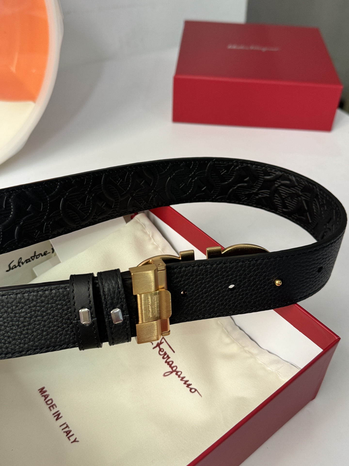 Ferragamo 代购级 菲拉格慕 各位男士选菲拉格慕的理由很简单 首先寓意特别好 咱们中国人都喜欢8象征着发