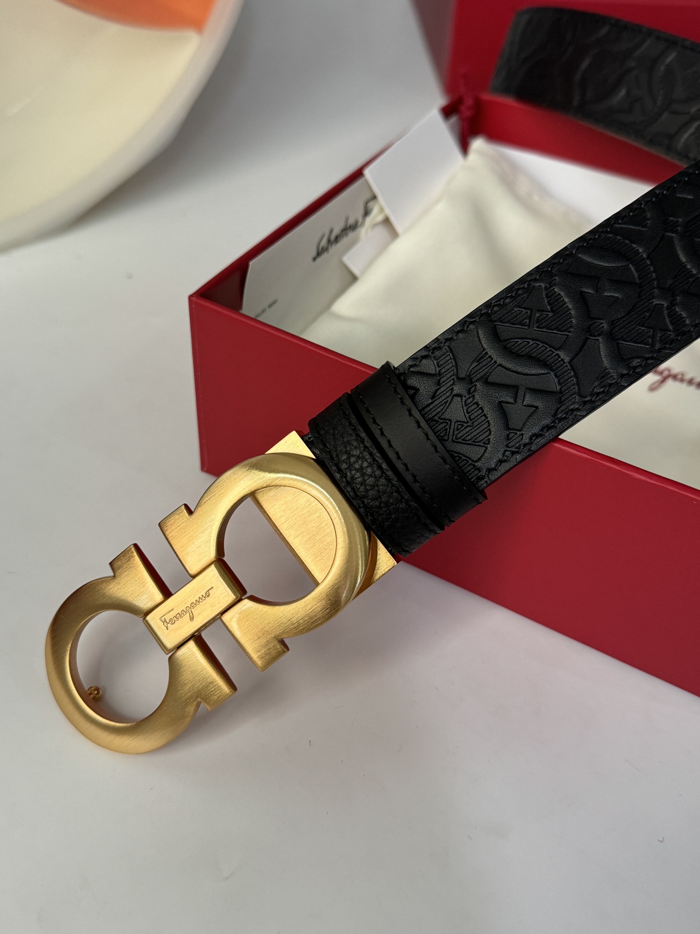 Ferragamo 代购级 菲拉格慕 各位男士选菲拉格慕的理由很简单 首先寓意特别好 咱们中国人都喜欢8象征着发