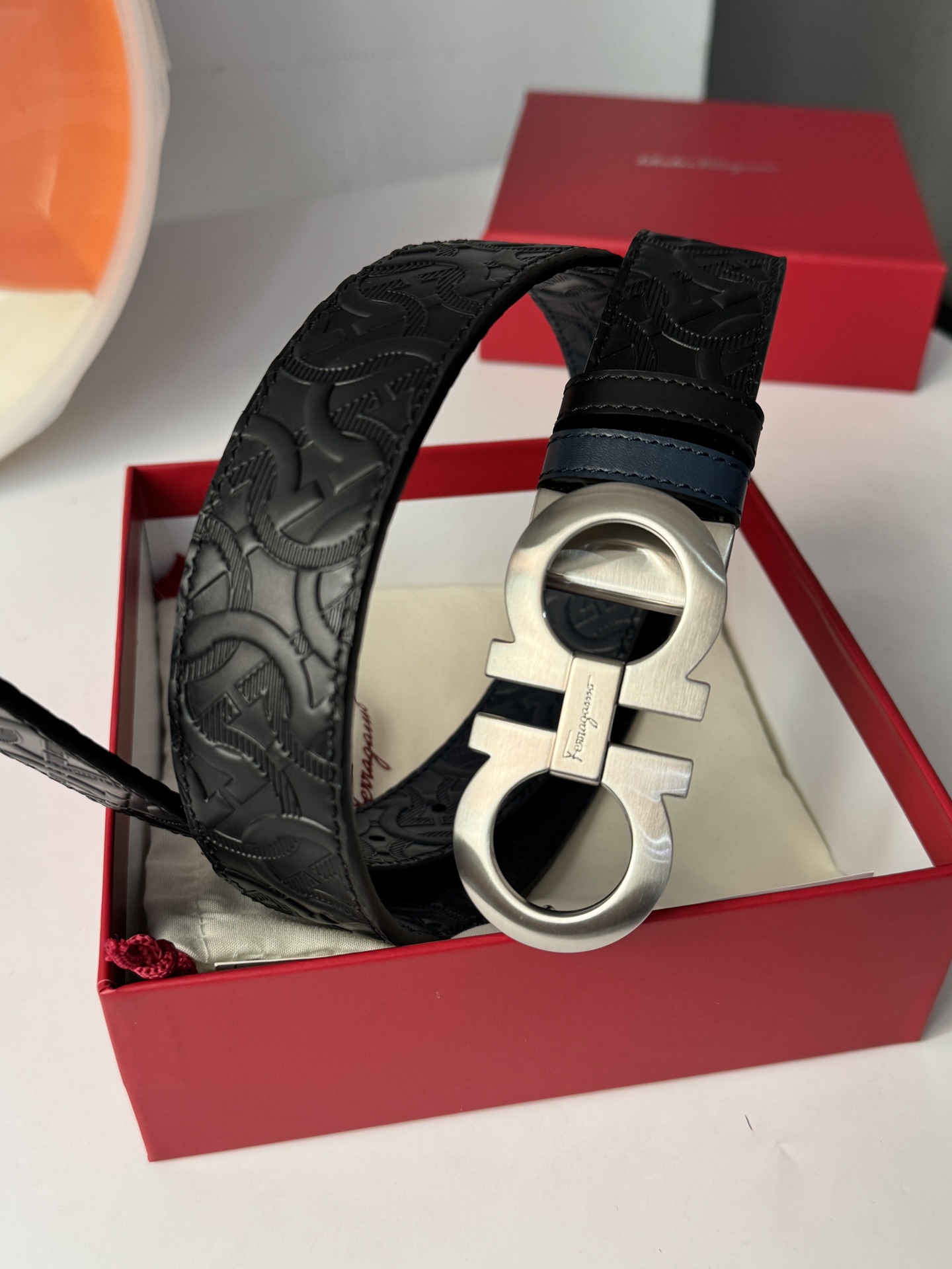 Ferragamo 代购级 菲拉格慕 各位男士选菲拉格慕的理由很简单 首先寓意特别好 咱们中国人都喜欢8象征着发