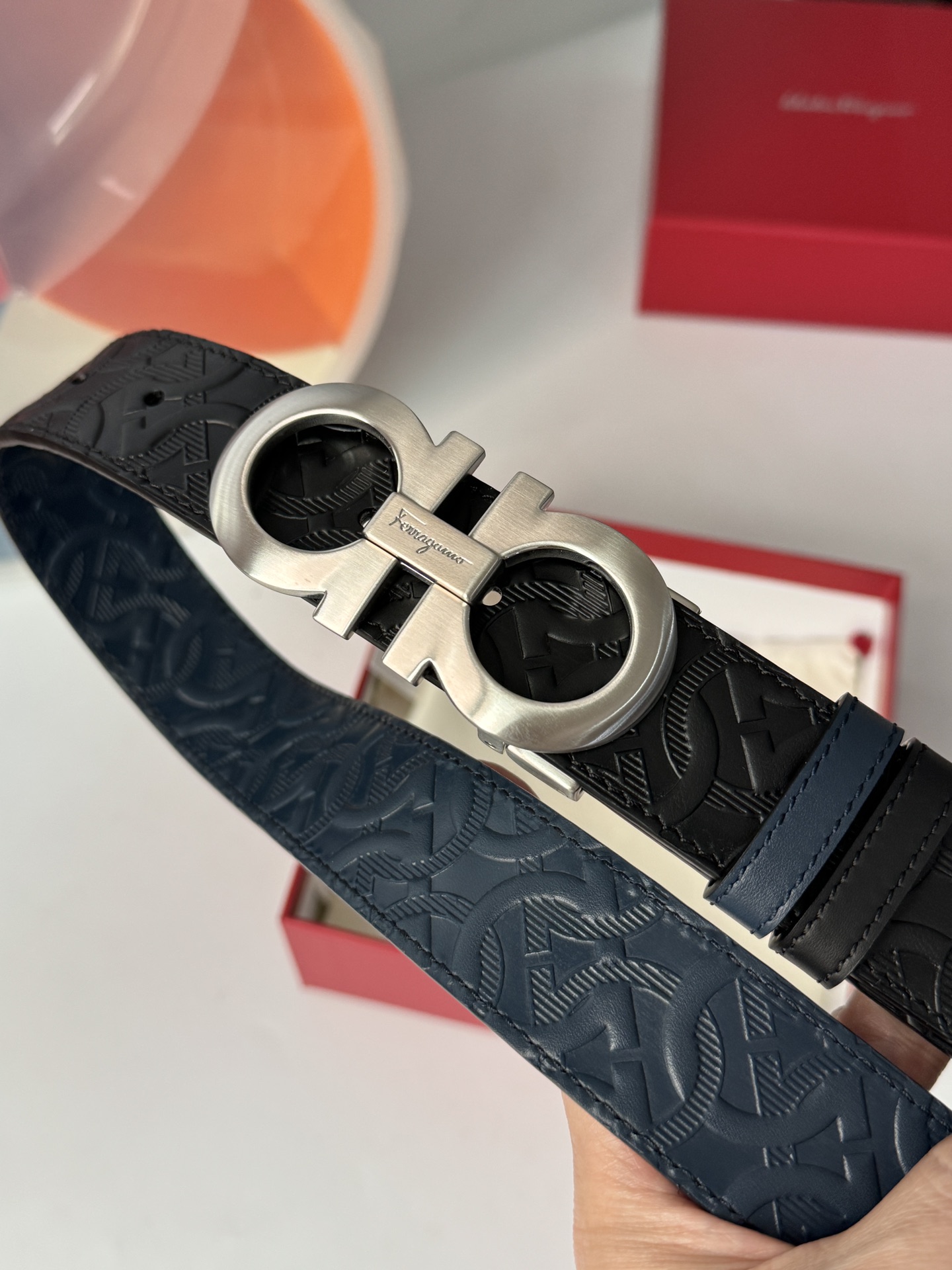 Ferragamo 代购级 菲拉格慕 各位男士选菲拉格慕的理由很简单 首先寓意特别好 咱们中国人都喜欢8象征着发