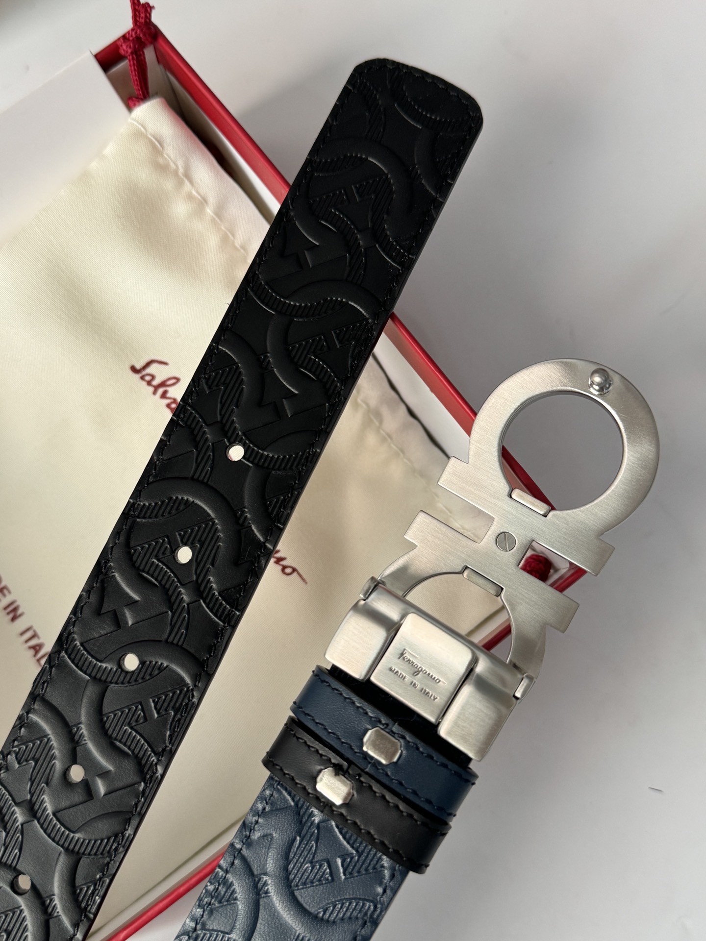 Ferragamo 代购级 菲拉格慕 各位男士选菲拉格慕的理由很简单 首先寓意特别好 咱们中国人都喜欢8象征着发