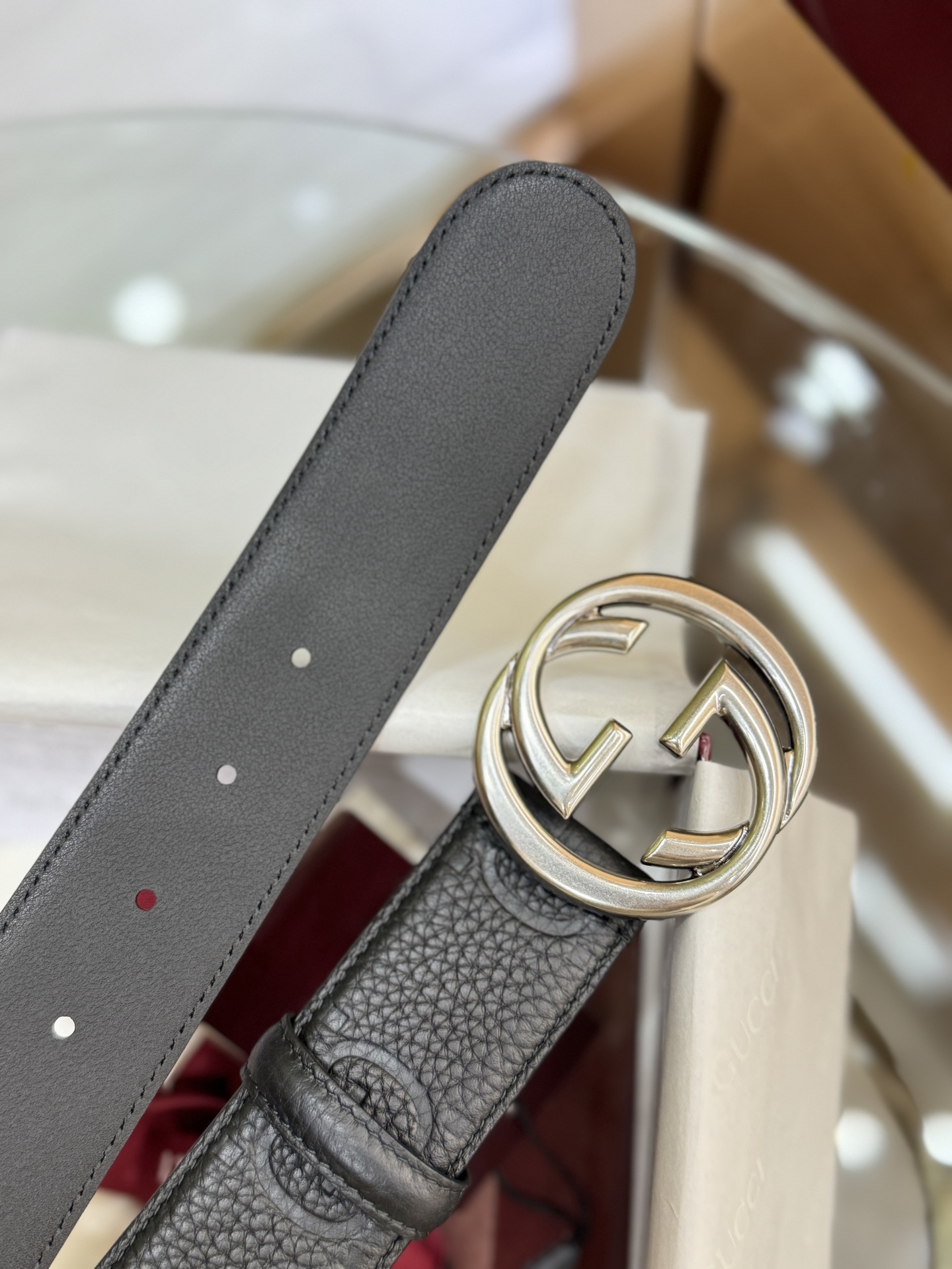 “GG 4.0 cm Fire Belt: Classic High-Class Men’s Fashion with Gold Buttons and Detailed Design” - 图片 4
