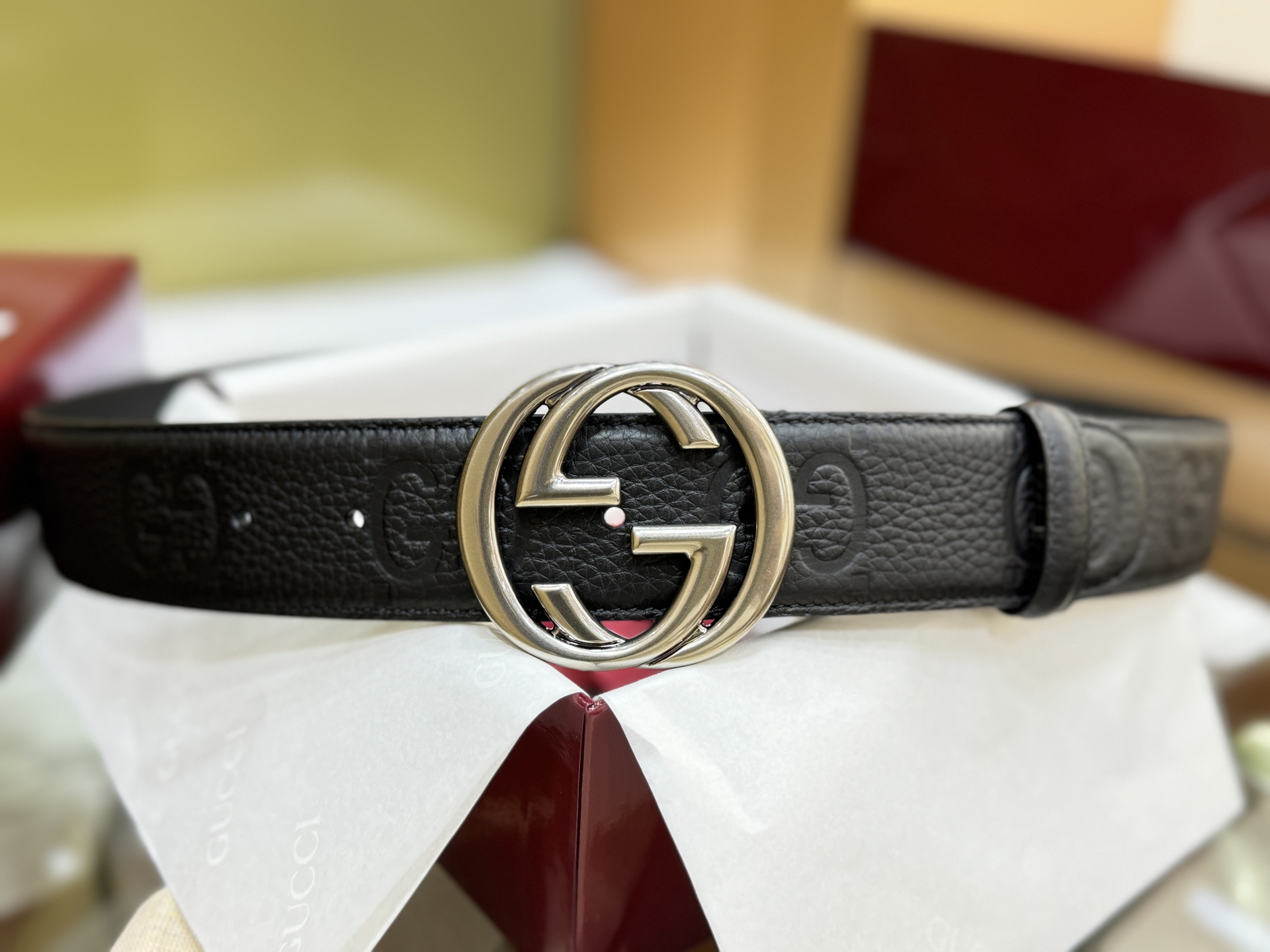 “GG 4.0 cm Fire Belt: Classic High-Class Men’s Fashion with Gold Buttons and Detailed Design” - 图片 5