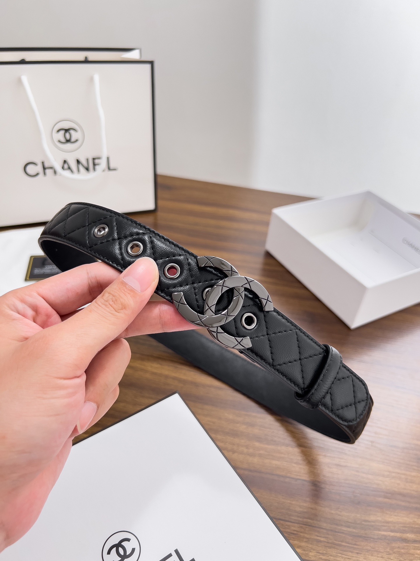 Chanel香奈儿 经典原版花纹扣女士腰带3.0cm，创新理念与前瞻创意，女性前沿时尚风向标。