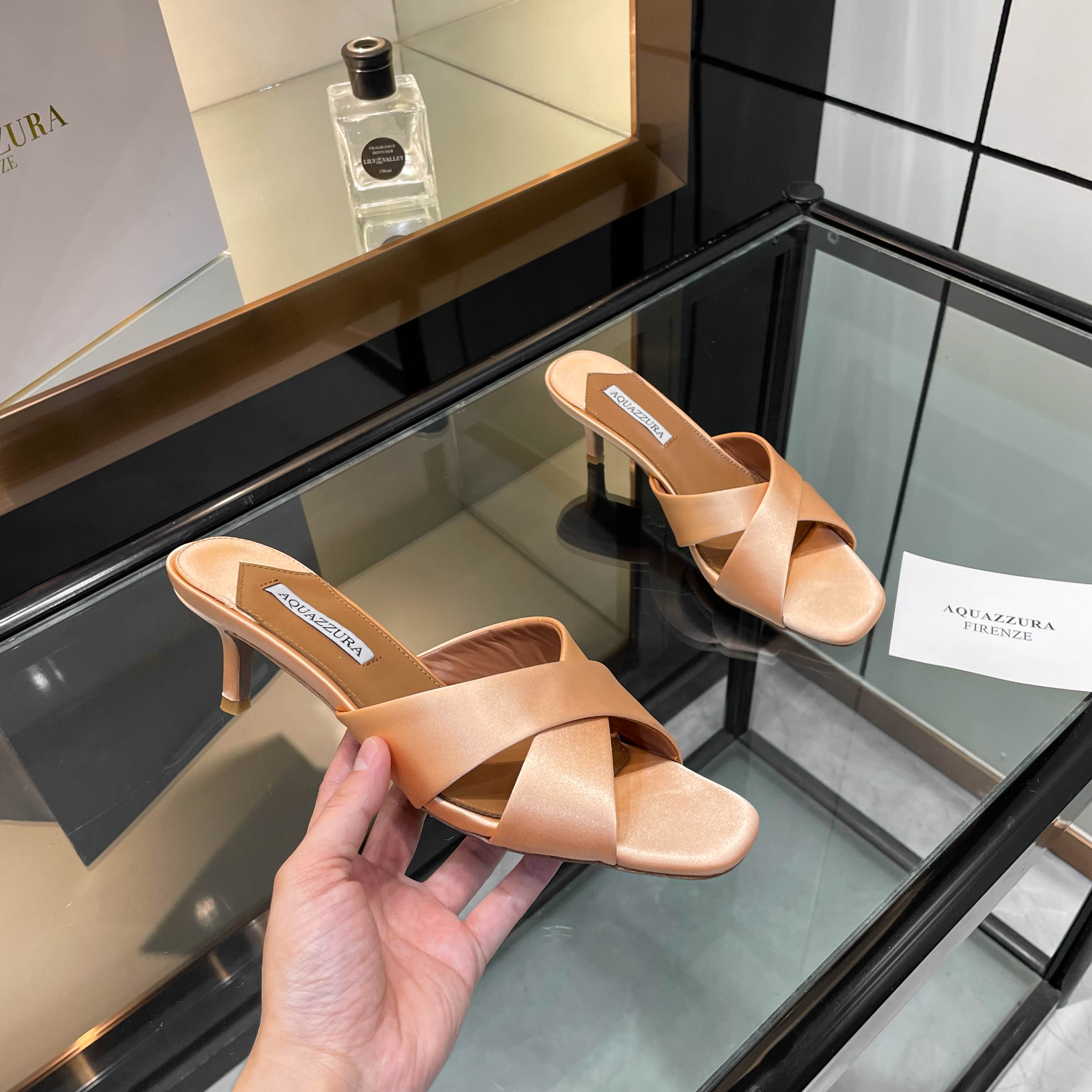 [Aquazzura] New Cross-Laced Silk Slippers for Comfortable Walking
