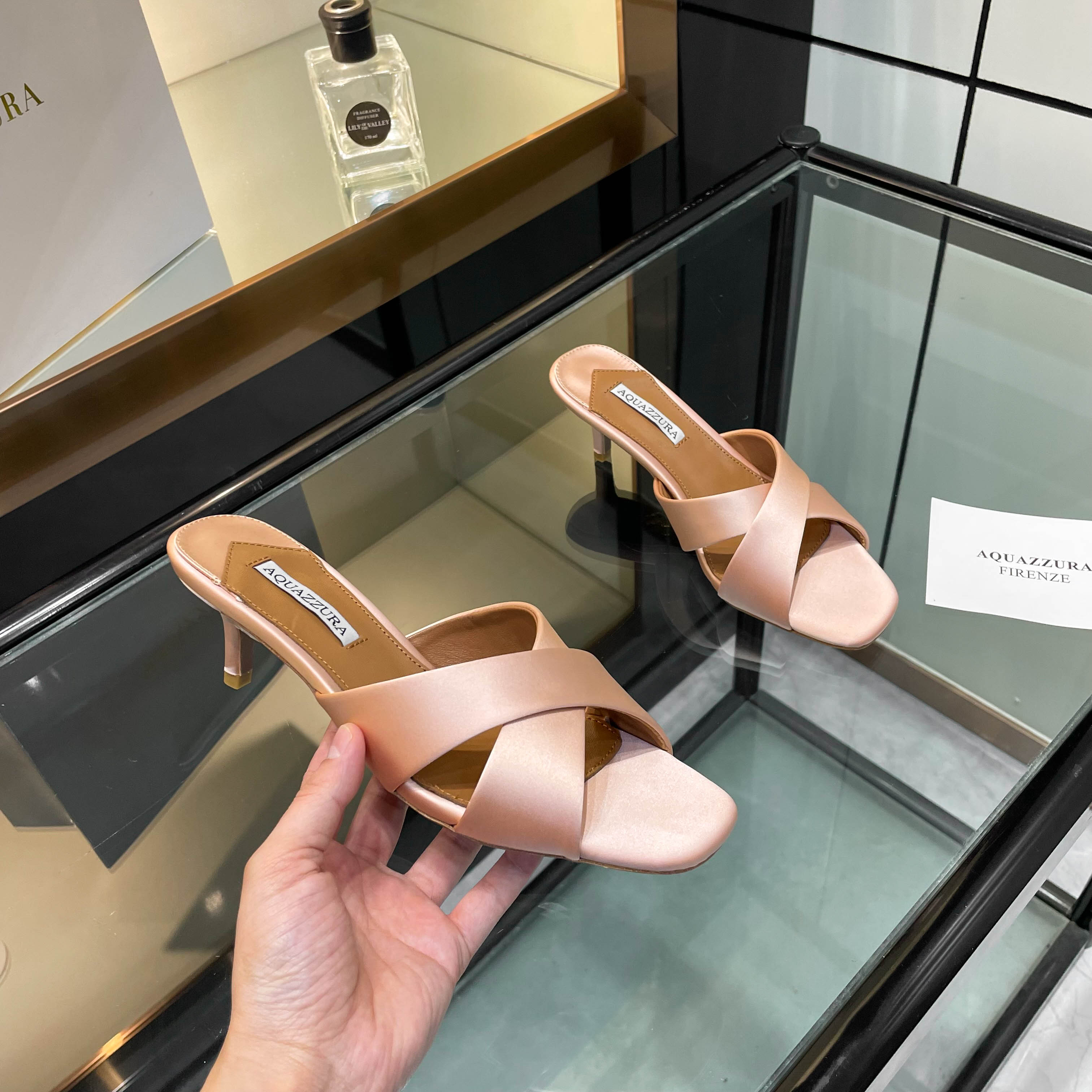 [Aquazzura] New Cross-Laced Silk Slippers for Easy Walking