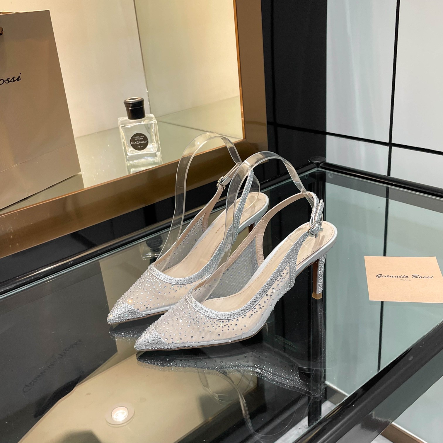 NO:241170,gianvito rossi 2025 new sandals top version Purchase quality This pair of Swarovski rhinestones paired with mesh high-heeled pointed-toe back sandals, the rhinestones shine with luxurious light, like stars. The mesh design has a unique charm, adding mystery and sexy. The high-heeled pointed toe shows elegant temperament, while the rear-end style exudes a touch of playfulness. When wearing it, every step seems to bloom gorgeously on the stage, becoming the focus of everyone's attention. ____________________________________________________________________________________________________________________________________________________________________________________________________________________________________________________________________________________________________________________________________________________________________________________  41 42 43 Custom made non-return) *, high heels, sandals, high heels, sheepskin, Leather soles19860909gianvito rossi 2025新款凉鞋 顶级版本 代购品质 这双施华洛奇水钻搭配网高跟尖头后空凉鞋,水钻闪耀着奢华光芒,如同繁星点点.网面设计独具韵味,增添了神秘与性感.高跟尖头展现出优雅气质,后空款式则透着一丝俏皮.穿上它,每一步都像是在舞台上华丽绽放,成为众人瞩目的焦点. _____________________________ * 全套包装. * 鞋面原版定制网/羊皮 * 垫脚 羊皮 * 鞋底 意大利真皮大底 * 跟高 5.5cm 8.5cm5.5三种高度（下单需备注高度） * 码数:35－43（40 41 42 43定做不退换） *,高跟鞋,sandals,high heels,sheepskin,Leather soles,Women's Shoes