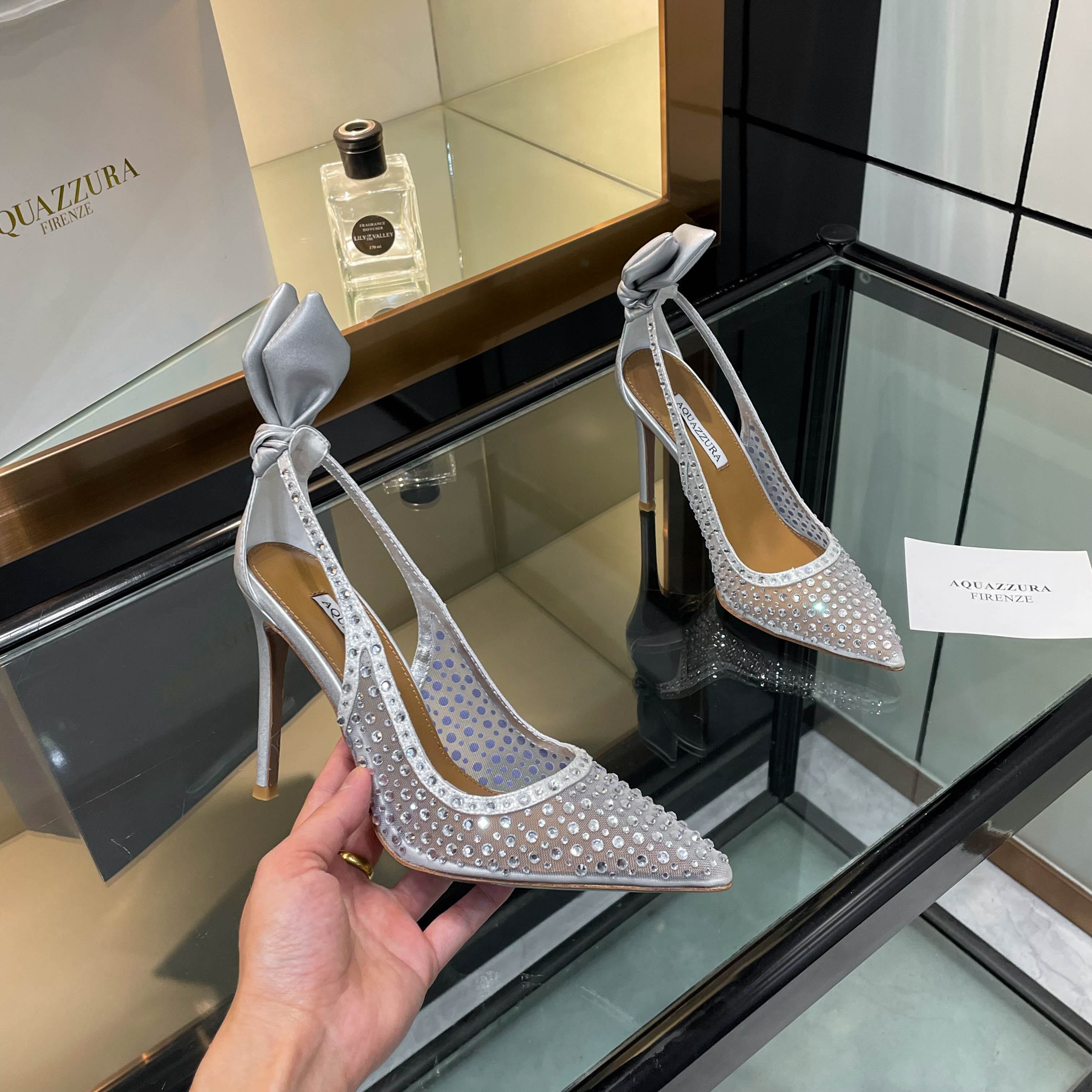 NO:787096,[Aquazzura] New sandals, top version, purchasing quality. This pair of Swarovski rhinestone and mesh high-heeled pointed-toe sandals is the shining pearl in my shoe cabinet. The rhinestones shine with luxurious light, like stars. The mesh design has a unique charm, adding mystery and sexiness. The high-heeled pointed toe shows elegance, and the back-sleeved style reveals a touch of playfulness. Putting it on, every step is like blooming gorgeously on the stage and becoming the focus of everyone's attention.  _______________________________ * Full set of packaging. * Original customized cowhide upper * Lining sheepskin * Sole Italian leather outsole * Heel height 10.5cm (can be customized to 8.5cm, please note when placing an order. If not, the default heel height is 10.5cm) * Size 35-43 (34.40.41.42.43 is not returnable or exchangeable if customized), high heels, sandals, high  heels,cowhide,sheepskin,Leather soles19860909【Aquazzura】新款凉鞋 顶级版本 代购品质 这双施华洛奇水钻搭配网高跟尖头凉鞋,是我鞋柜中的璀璨明珠.水钻闪耀着奢华光芒,如同繁星点点.网面设计独具韵味,增添了神秘与性感.高跟尖头展现出优雅气质,后空款式则透着一丝俏皮.穿上它,每一步都像是在舞台上华丽绽放,成为众人瞩目的焦点. _________________________________ * 全套包装. * 鞋面原版定制牛皮 * 衬里 羊皮 * 鞋底 意大利真皮大底 * 跟高 10.5cm（可定做8.5cm 下单需备注没备注默认10.5cm跟高） * 码数 35-43（34.40.41.42.43订做不退换）,高跟鞋,sandals,high heels,cowhide,sheepskin,Leather soles,Women's Shoes