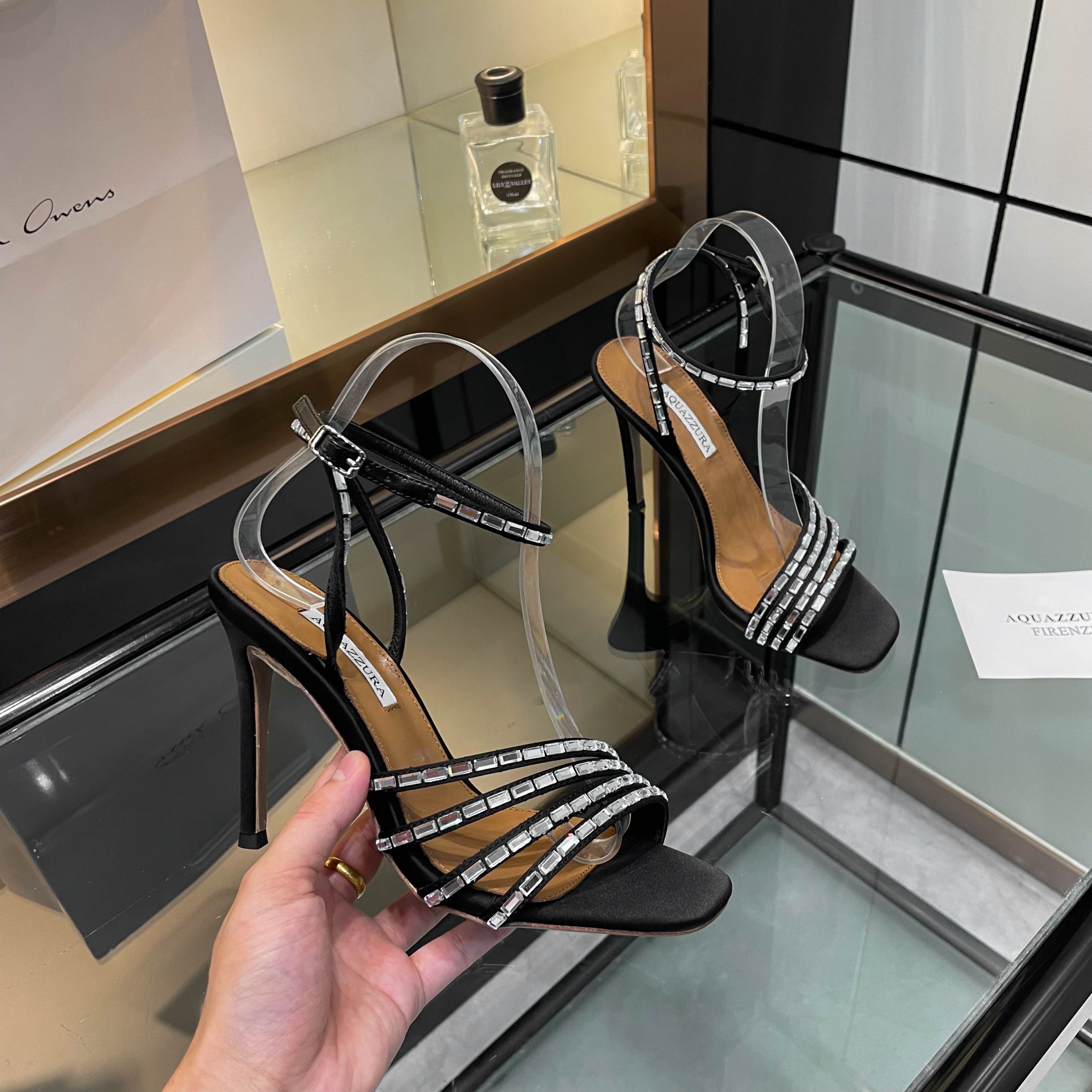 Aquazzura Sandalias de Tacón con Pedrería: Elegancia y Brillo en Cada Paso