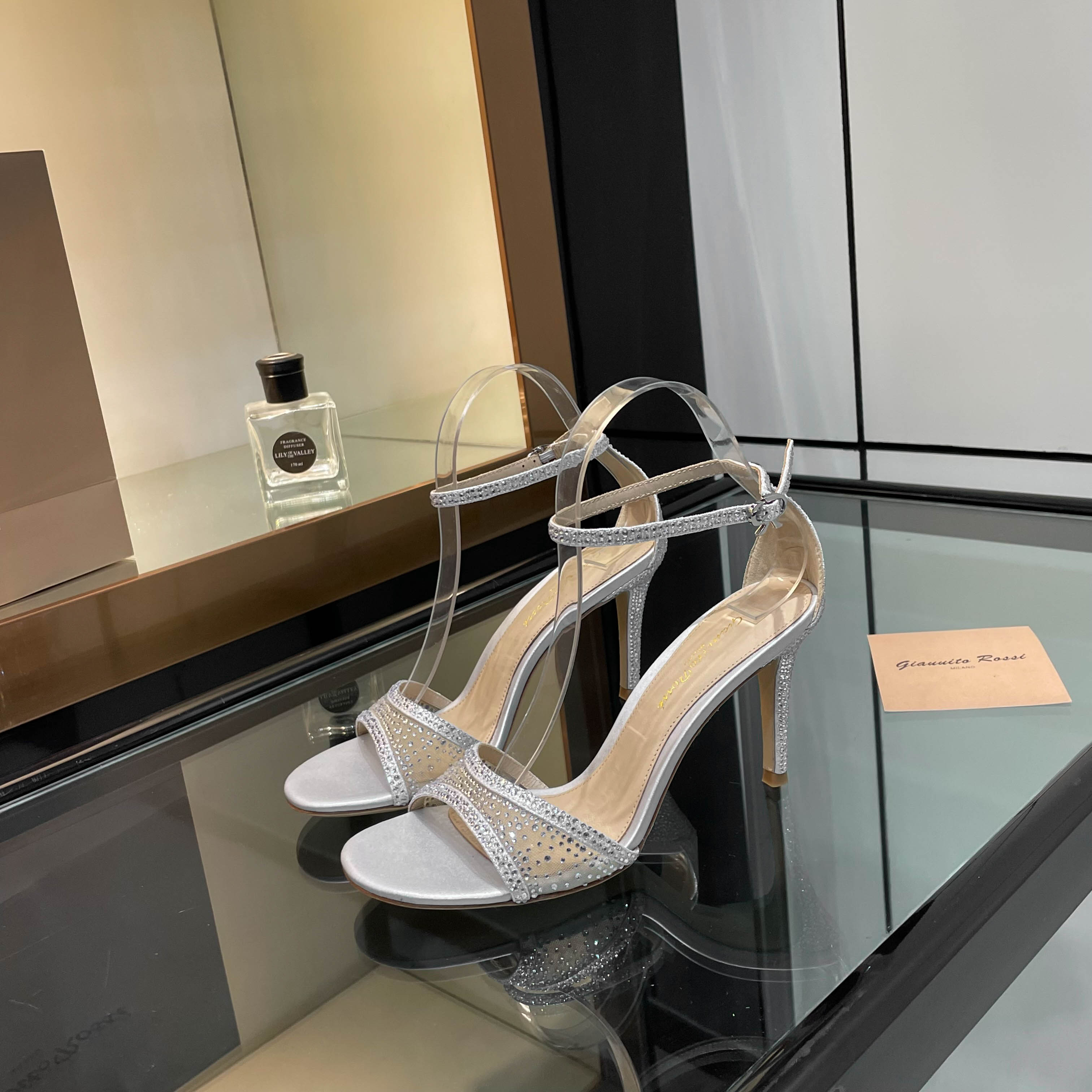 “High-Heel Sandals: Fairy Tale Design, Glamorous Water, and Luxury – Full Package Included” - 图片 2