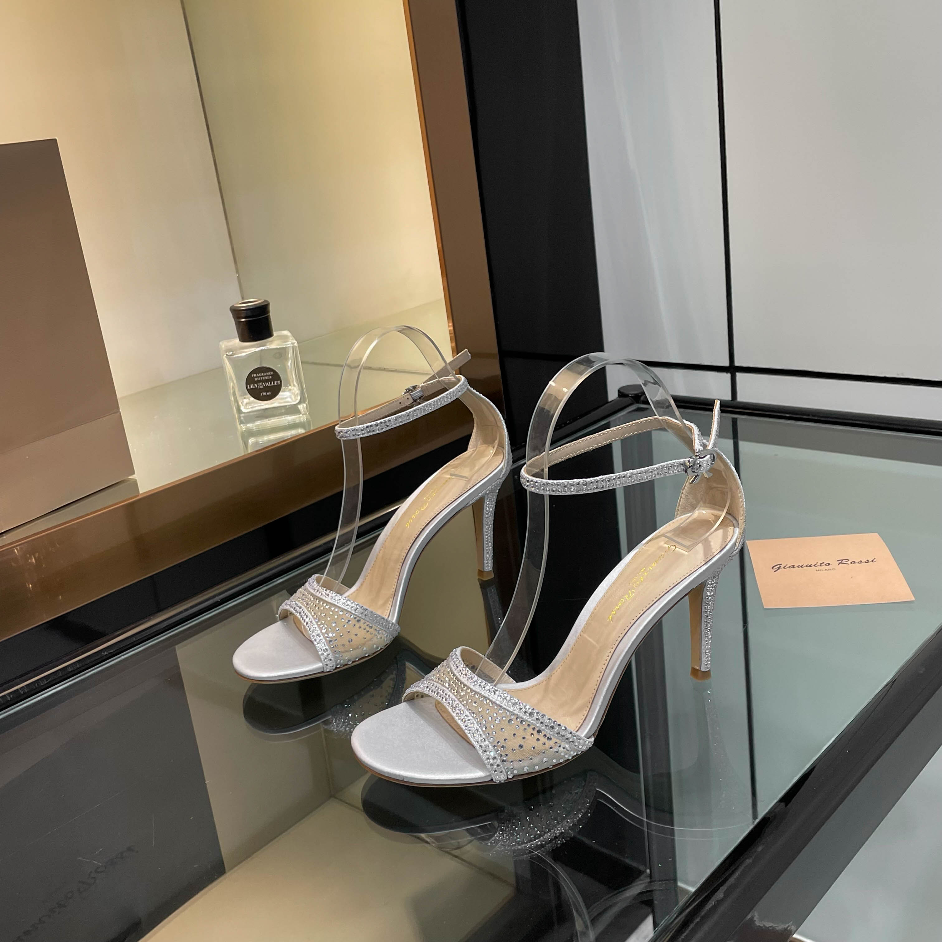 “High-Heel Sandals: Fairy Tale Design, Glamorous Water, and Luxury – Full Package Included” - 图片 4