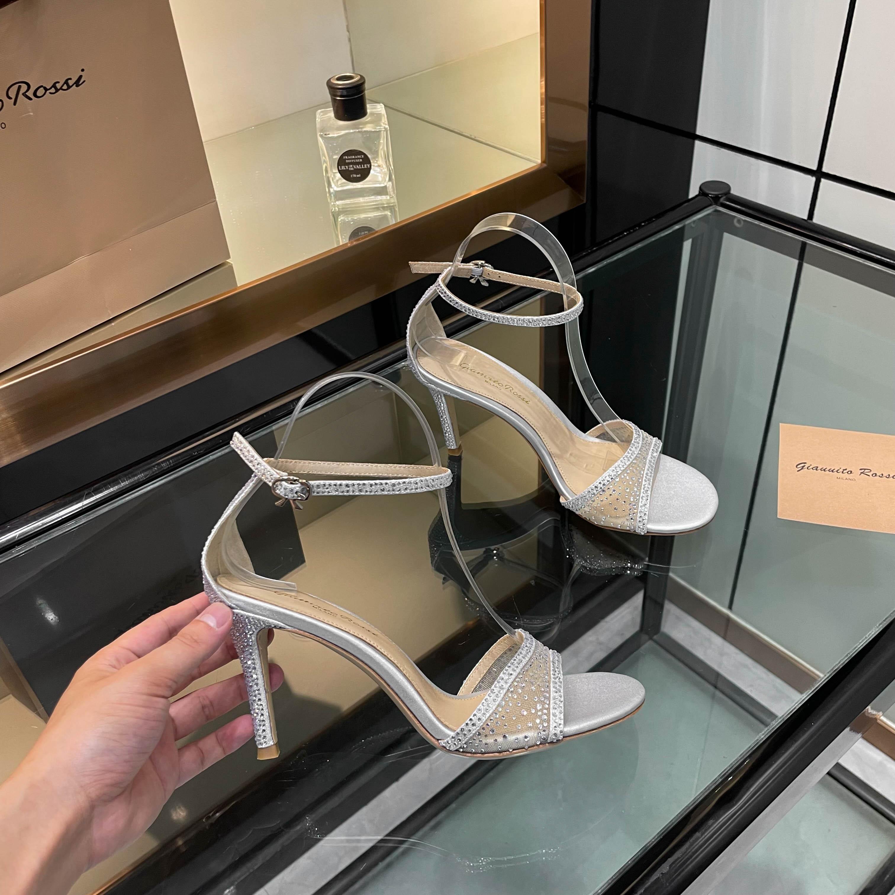 “High-Heel Sandals: Fairy Tale Design, Glamorous Water, and Luxury – Full Package Included” - 图片 3