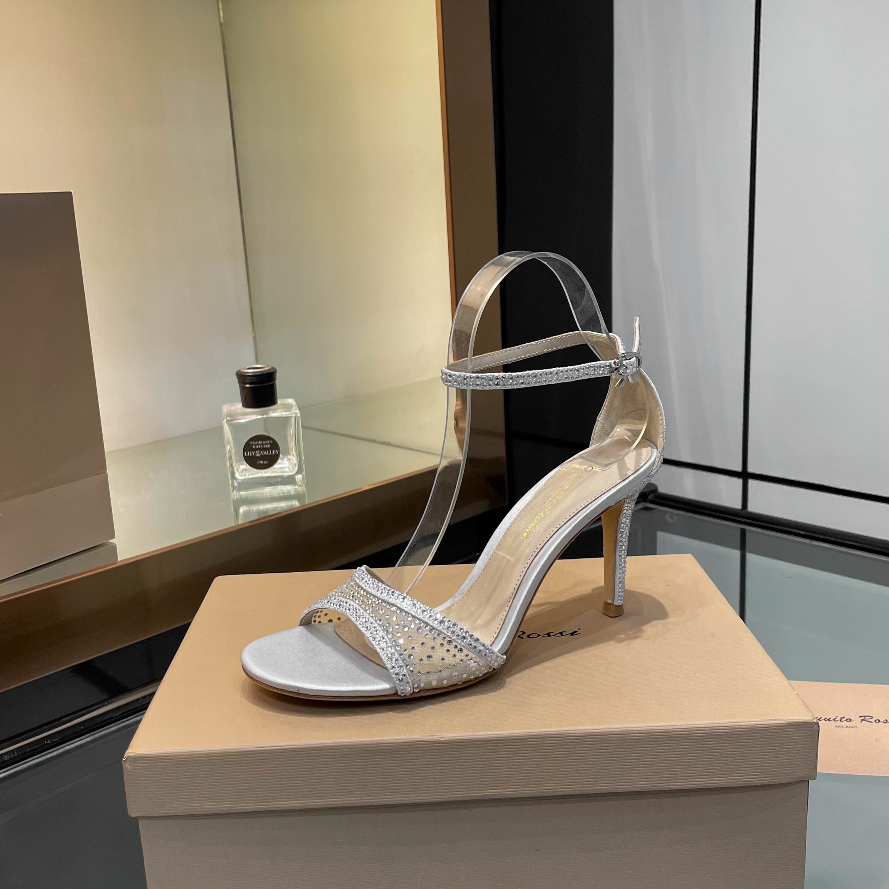 “High-Heel Sandals: Fairy Tale Design, Glamorous Water, and Luxury – Full Package Included” - 图片 8