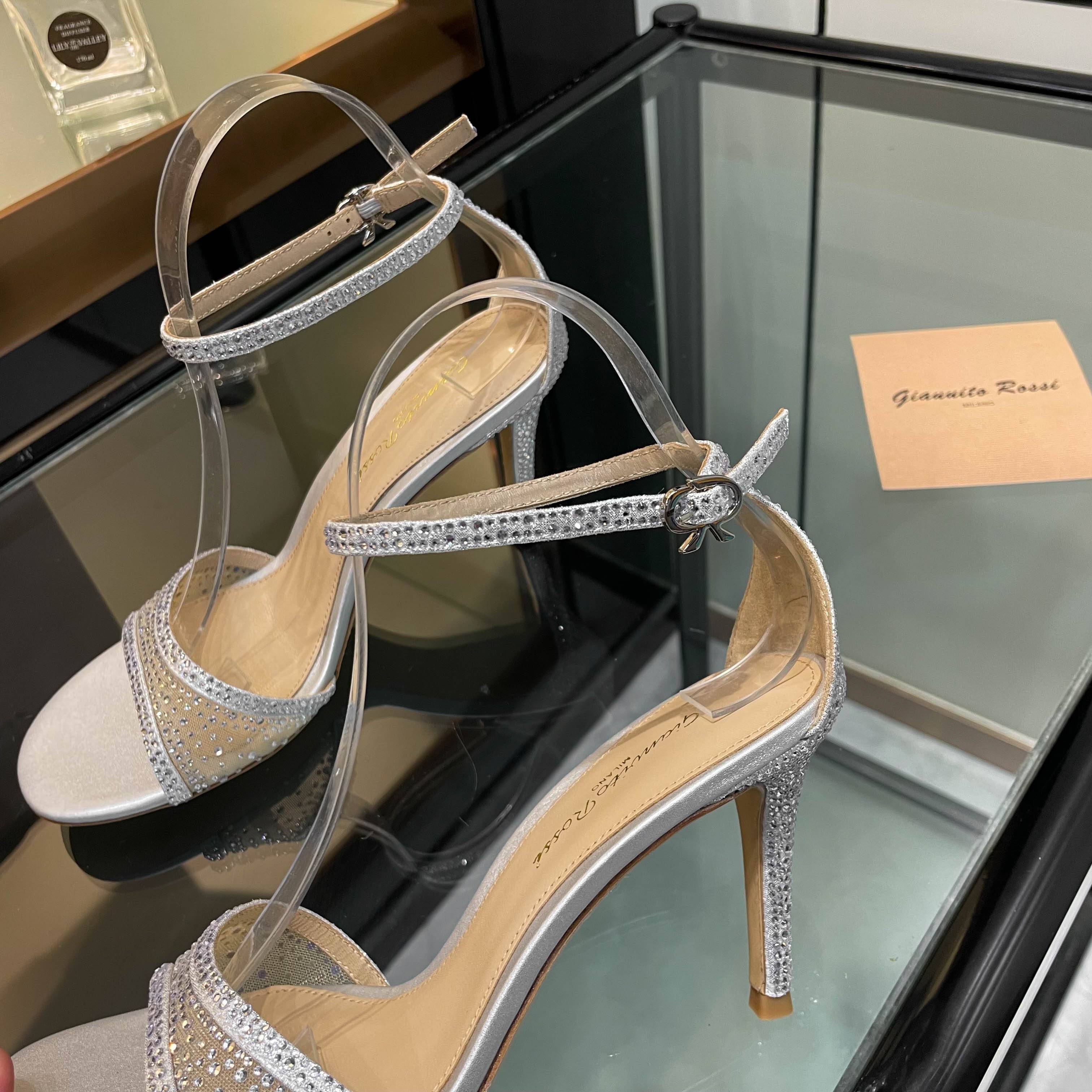 “High-Heel Sandals: Fairy Tale Design, Glamorous Water, and Luxury – Full Package Included” - 图片 7