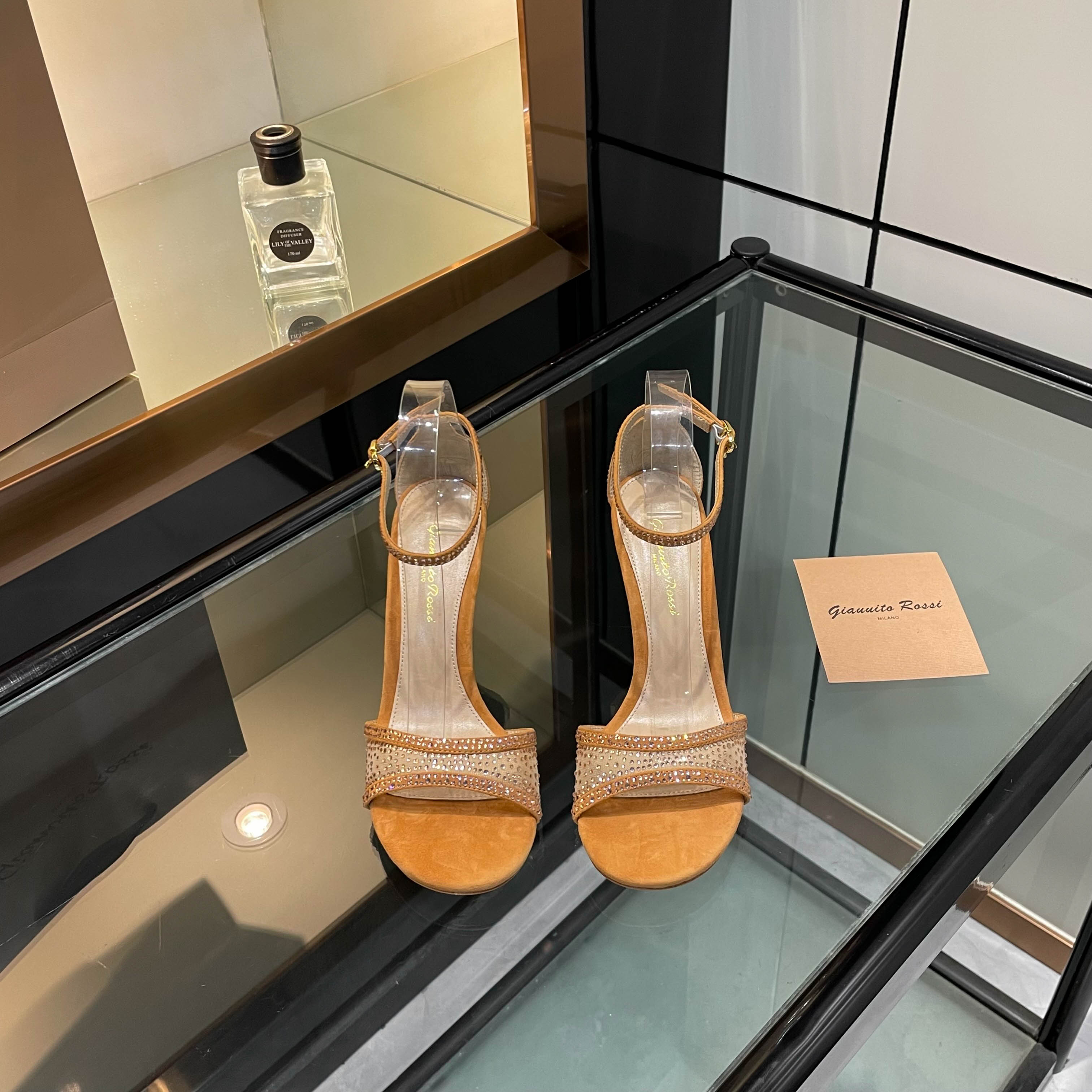 Title: “High-Heel Fairy Tale Sandals by Zhushwarocchi – Luxurious Design with Starry Glamour” Summary: Zhushwarocchi’s high-heel sandals offer - 图片 2