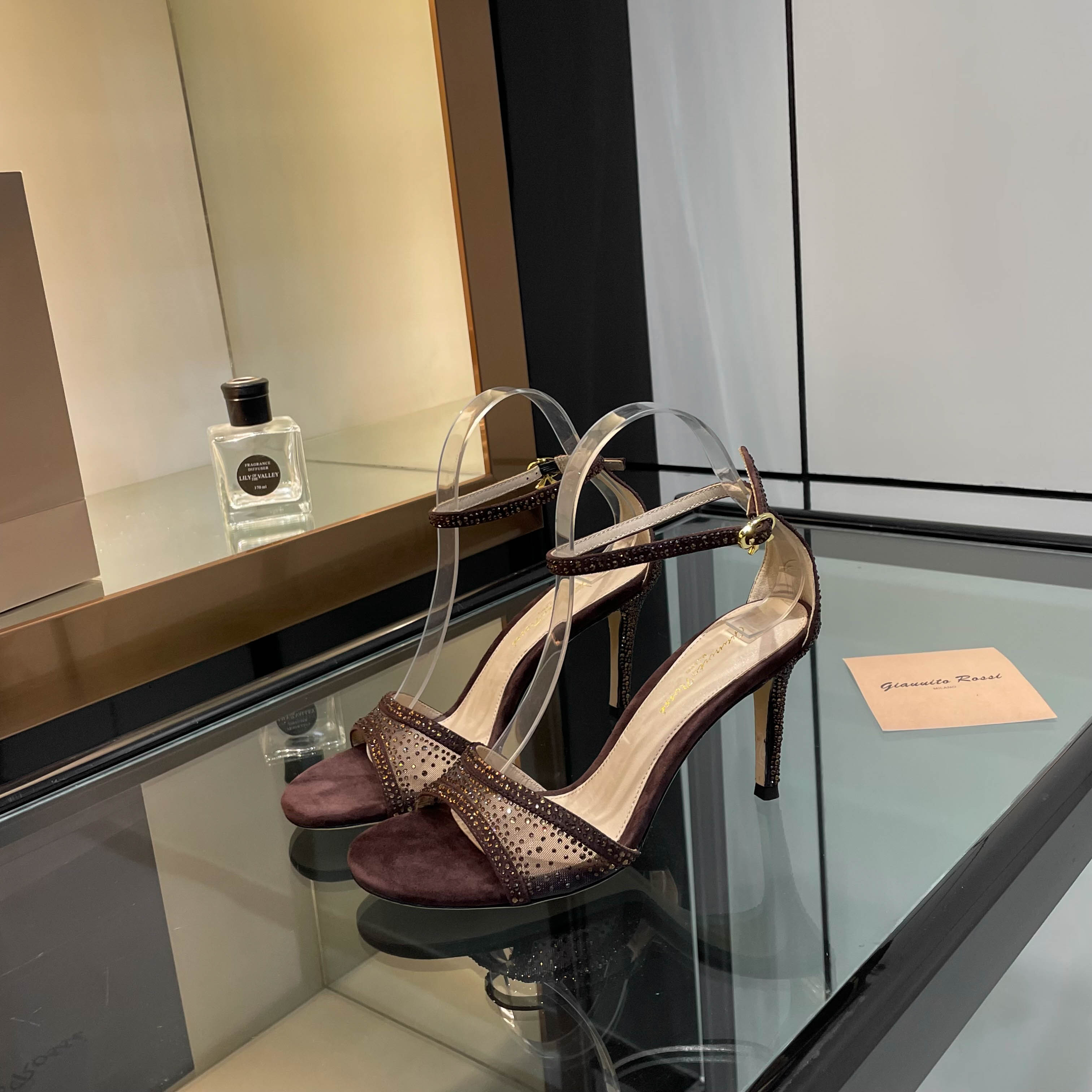 “High-Heel Sandals: Fairy Tale Glamour with Pointy Design for Grace and Luxury” - 图片 2