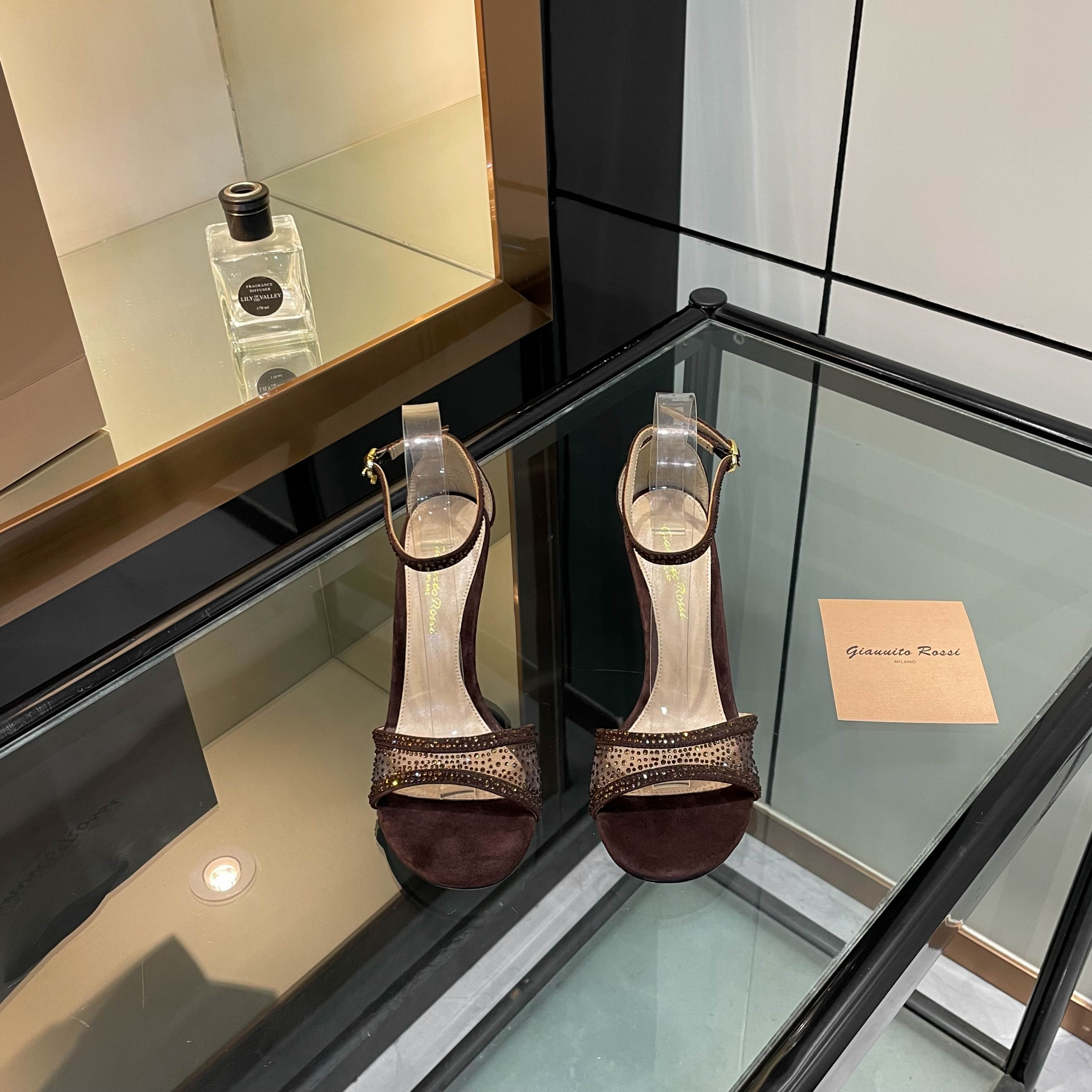 “High-Heel Sandals: Fairy Tale Glamour with Pointy Design for Grace and Luxury” - 图片 5