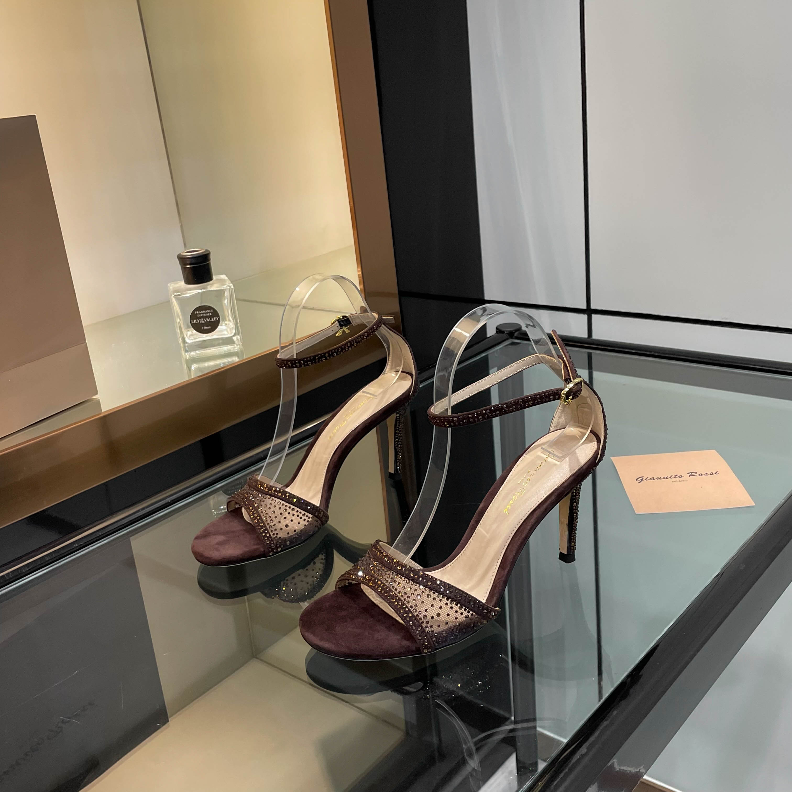“High-Heel Sandals: Fairy Tale Glamour with Pointy Design for Grace and Luxury” - 图片 7