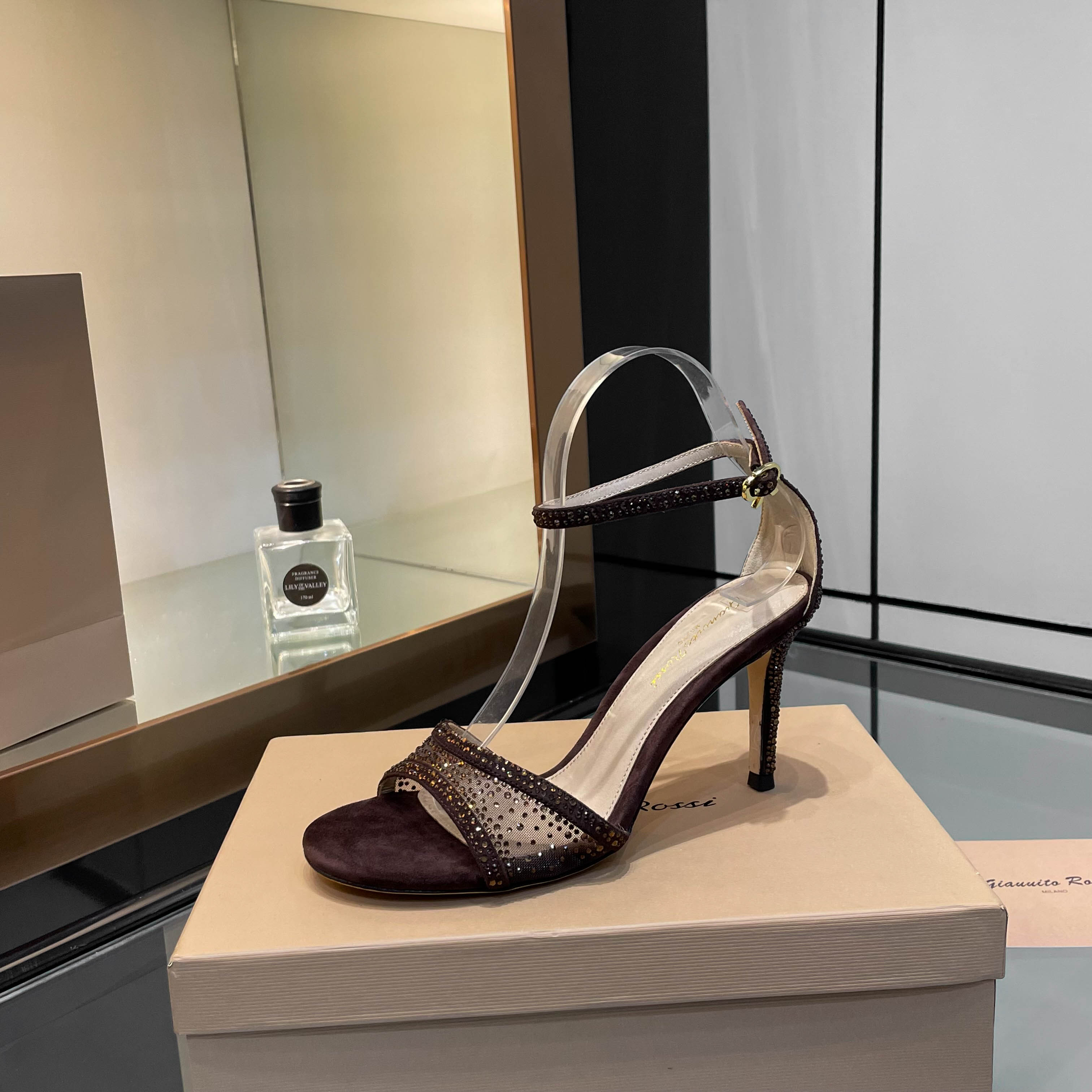 “High-Heel Sandals: Fairy Tale Glamour with Pointy Design for Grace and Luxury” - 图片 9