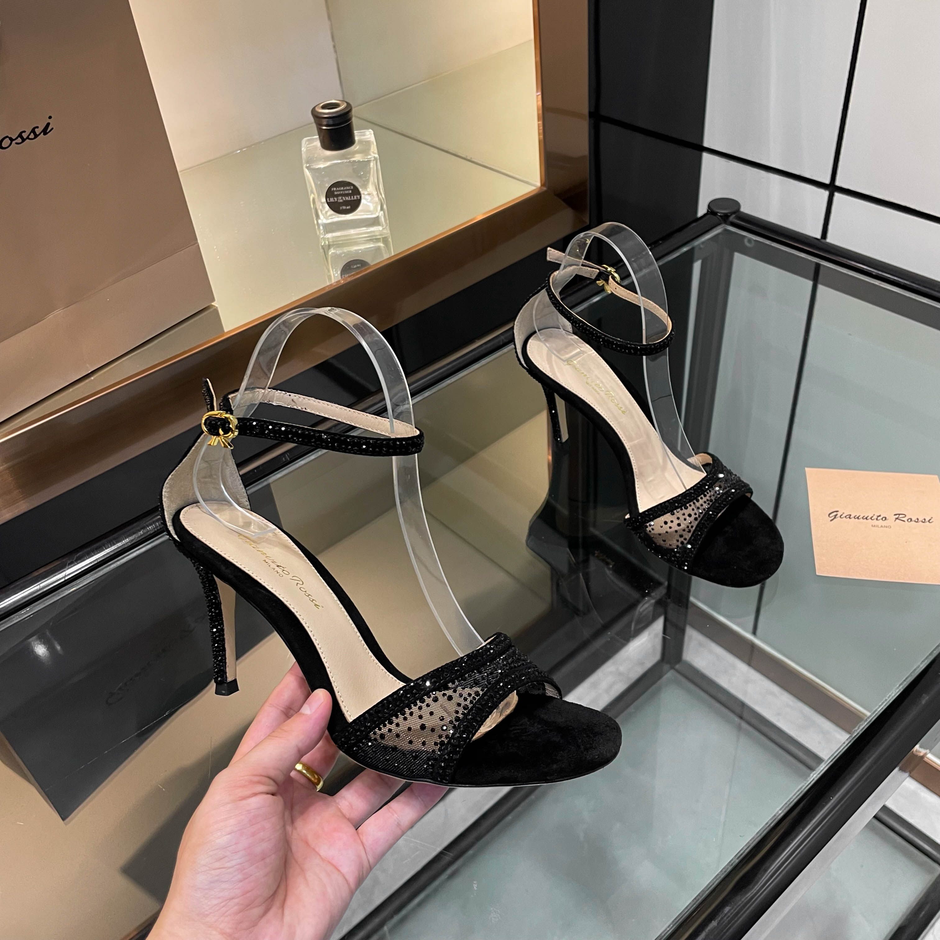 “High-Heel Fairy Tale Sandals with Zhushwarocchi Drills and Svalochchi’s Water – Product Details”