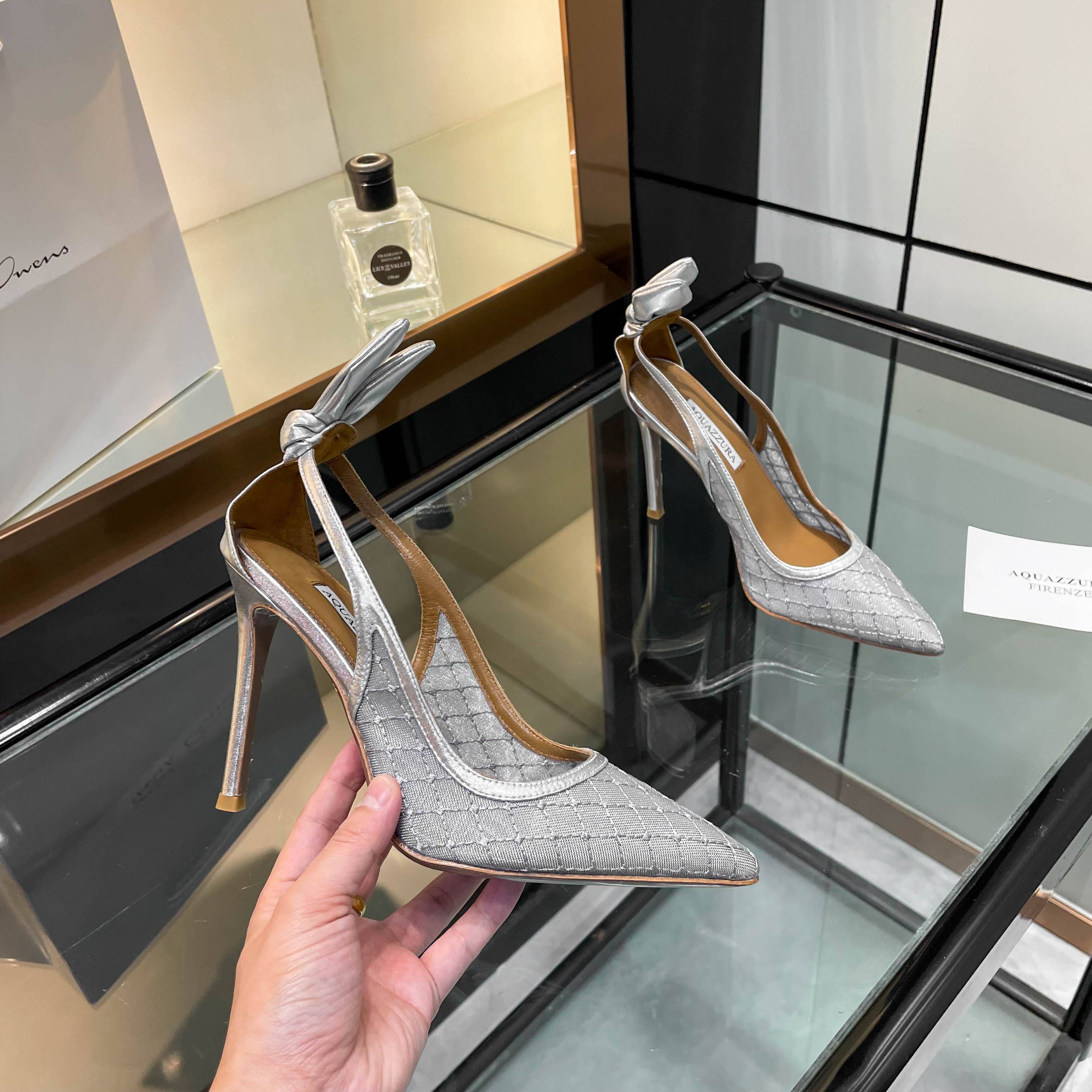 NO:787104,【Aquazzura】2026 new sandals, top version!  Purchasing quality!  Diamond pointed toe high-heeled sandals are like fairy shoes from fairy tales. The pointed toe design highlights elegance, and the high heels give a confident style. Wearing them, it feels like flowers are blooming under your feet, and you can enjoy the ultimate romance and luxury with every step. 620-23 _______________________ * Full set of packaging.  * Size: 35-43 (40, 41, 42, 43 are custom-made and cannot be returned or exchanged) *, high heels, sandals, high heels, sheepskin, sheep, Leather soles19860909【Aquazzura】2026新款凉鞋 顶级版本！ 代购品质！ 菱格尖头高跟凉鞋,宛如从童话中走来的仙履.尖头设计凸显优雅,高跟赋予自信风采.穿上它,仿佛脚下生花,步步生香,尽享极致的浪漫与奢华620-23 _____________________________ * 全套包装. * 鞋面羊京 * 垫脚 羊皮 * 鞋底 意大利真皮大底 * 跟高 10.5（8.5定做不退换下单需备注） * 码数:35－43（40 41 42 43定做不退换） *,高跟鞋,sandals,high heels,sheepskin,sheep,Leather soles,Women's Shoes