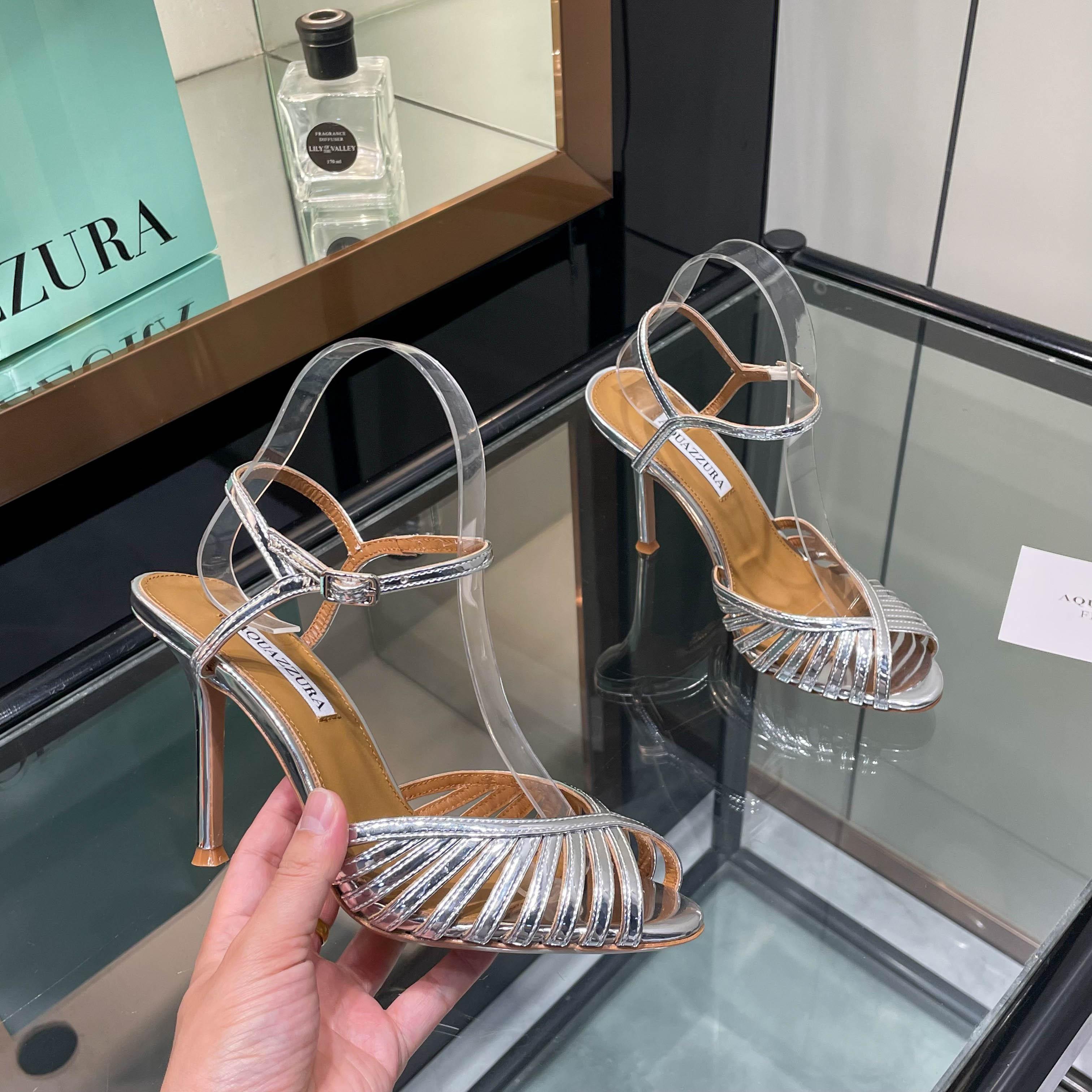 NO:787101,【Aquazzura】2026 new sandals, purchasing quality!  !  !  Original development!  !  !  This pair of strappy high-heeled sandals is simply a treasure in the fashion world!  Thin straps are crisscrossed, like weaving a dream around the ankle, exuding sophistication in a casual way. When you step on the high heel, your aura instantly opens up, and your long legs feel easy to handle. Wear it, whether you are walking on the street or attending a party, you can perfectly switch between comfort and fashion, 917-2 _______________________ * Full package. * Original custom fabric for the upper * Lining Sheepskin * Sole Italian leather outsole * Heel height 10.5cm  8.5cm (8.5 heel height is custom-made, please note when placing an order!!) * Size: 35-43 (35 40 41 42 43 is custom-made and cannot be returned or exchanged) *, high heels, sandals, high heels, sheepskin, Leather soles19860909【Aquazzura】2026新款凉鞋  代购品质！！！ 原版开发！！！ 这双带子高跟凉鞋,简直是时尚界的宝藏！细细的带子交错,像是在脚踝上编织梦幻,随性中透着精致.高跟一踩,气场瞬间全开,大长腿既视感轻松拿捏.穿上它,无论是漫步街头还是参加聚会,都能在舒适与时髦间完美切换,917-2 _____________________________ * 全套包装. * 鞋面原版定制面料 * 衬里 羊皮 * 鞋底 意大利真皮大底 * 跟高 10.5cm 8.5cm(8.5跟高定做,下单需备注！！） * 码数: 35－43（35 40 41 42 43定做不退换） *,高跟鞋,sandals,high heels,sheepskin,Leather soles,Women's Shoes