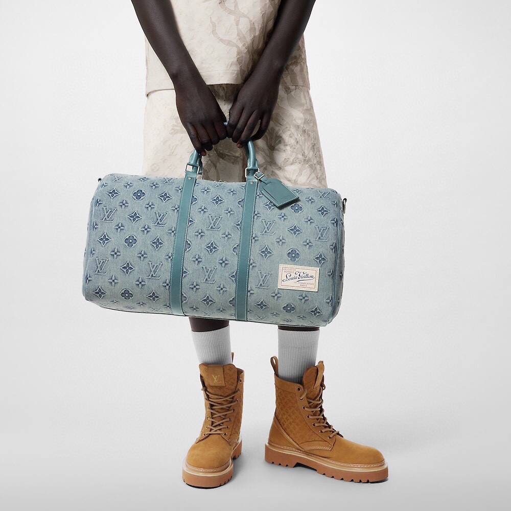 Denim elements never go out of style, and they're super cool M22532