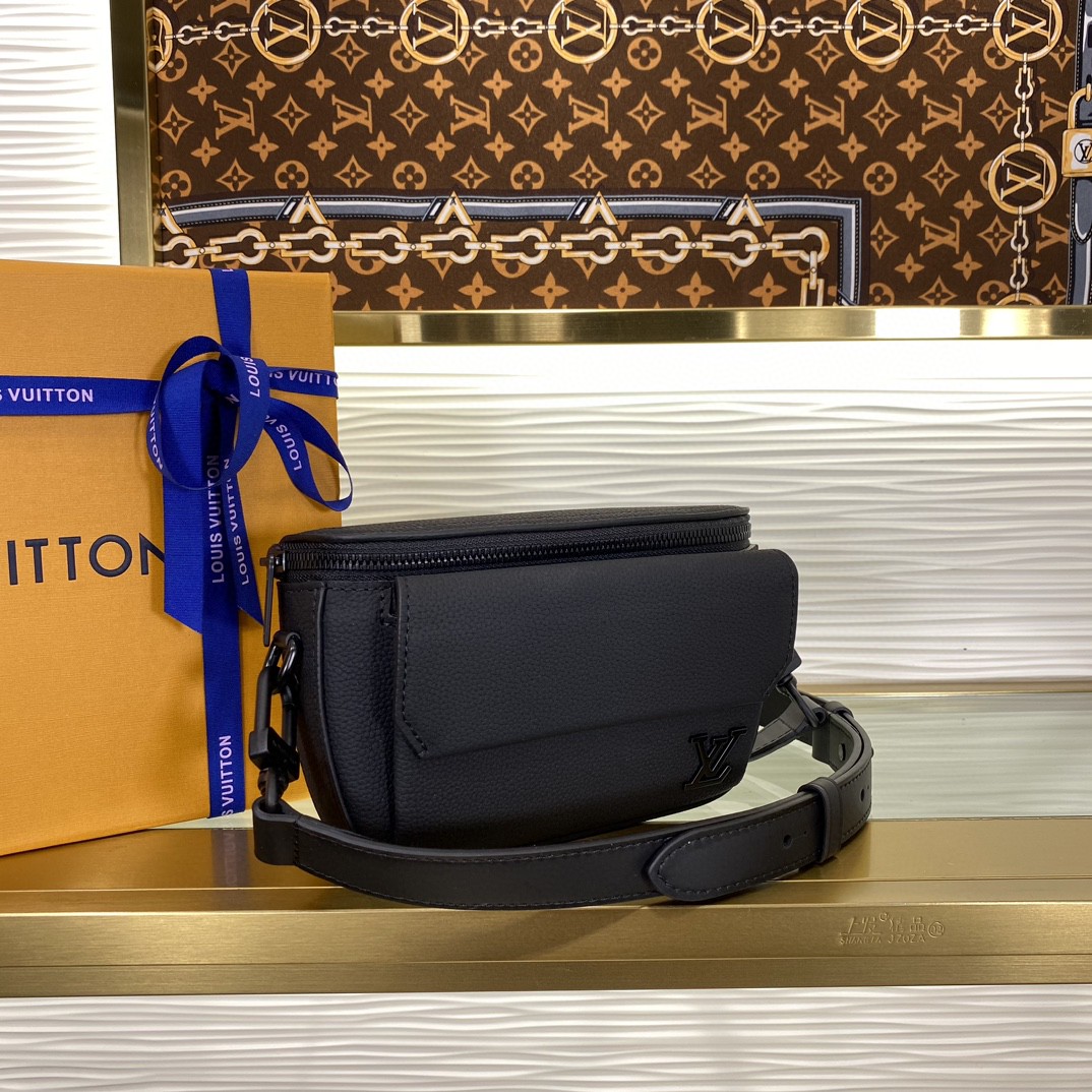 Louis Vuitton M83563 Black crossbody everyday