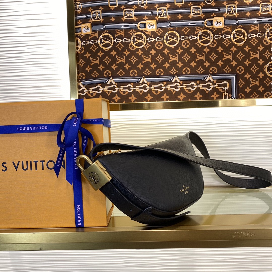 Louis Vuitton M11429 everyday