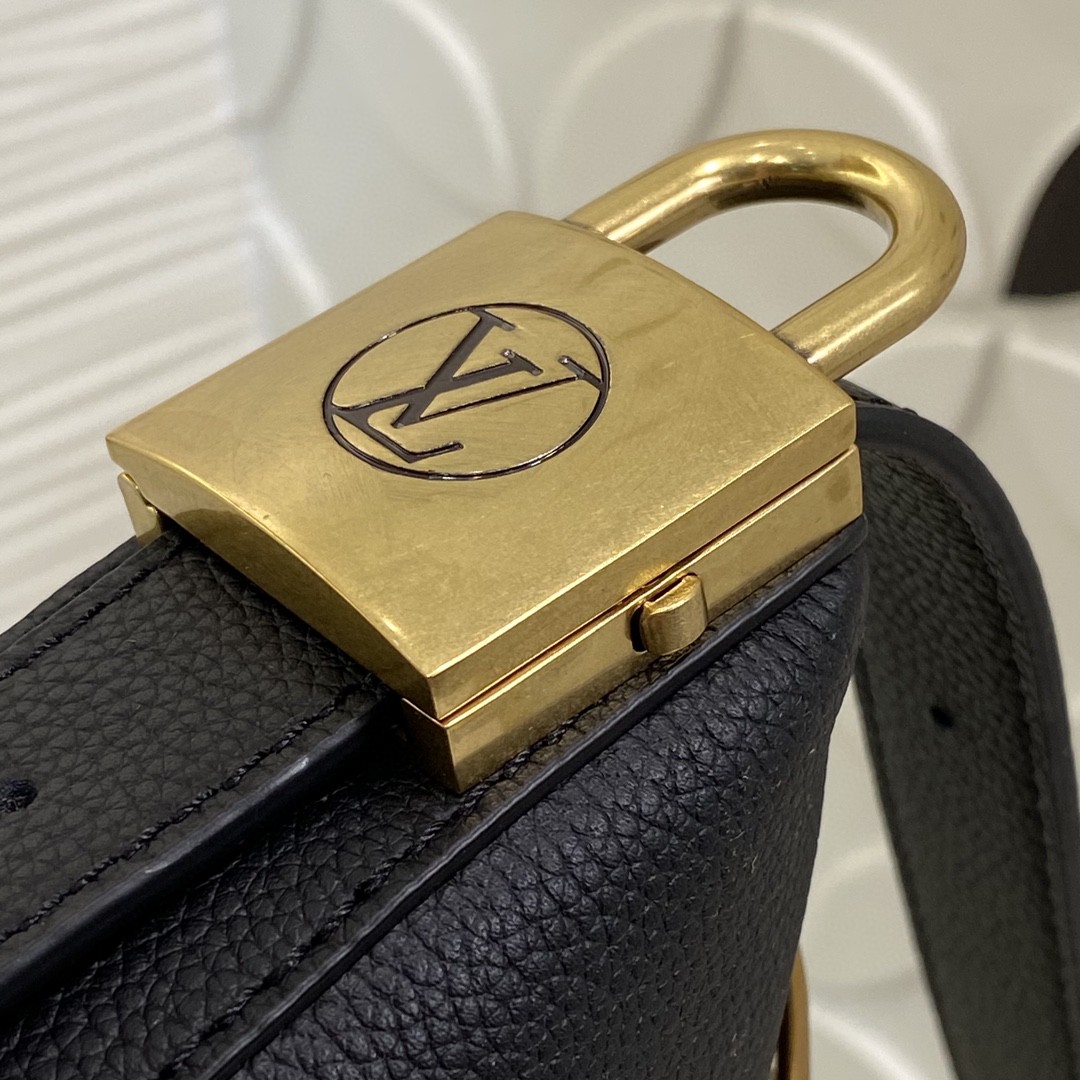 Louis Vuitton M11429 everyday