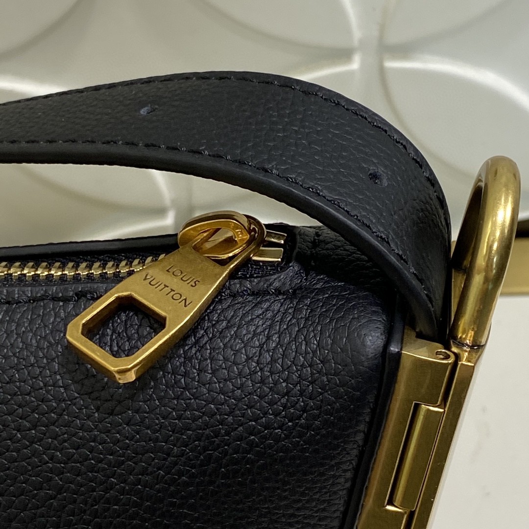 Louis Vuitton M11429 everyday