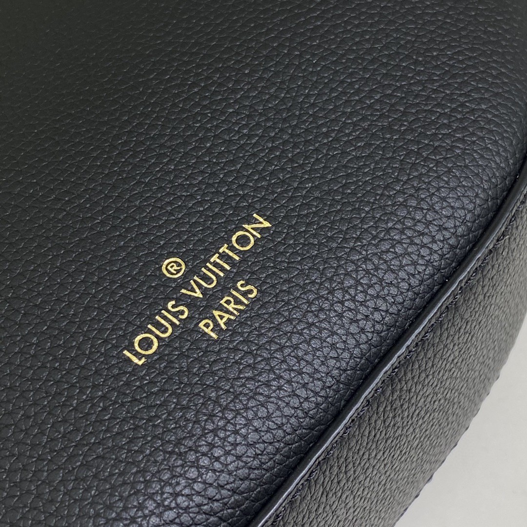 Louis Vuitton M11429 everyday