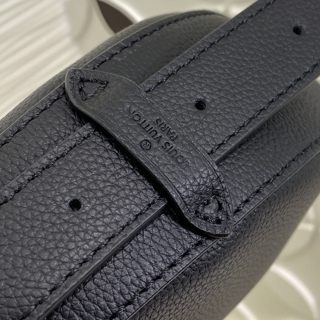 Louis Vuitton M11429 everyday