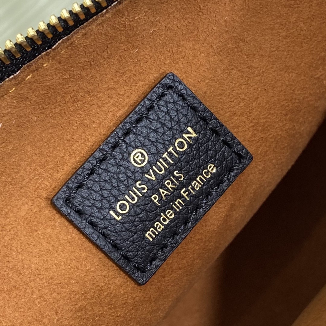 Louis Vuitton M11429 everyday
