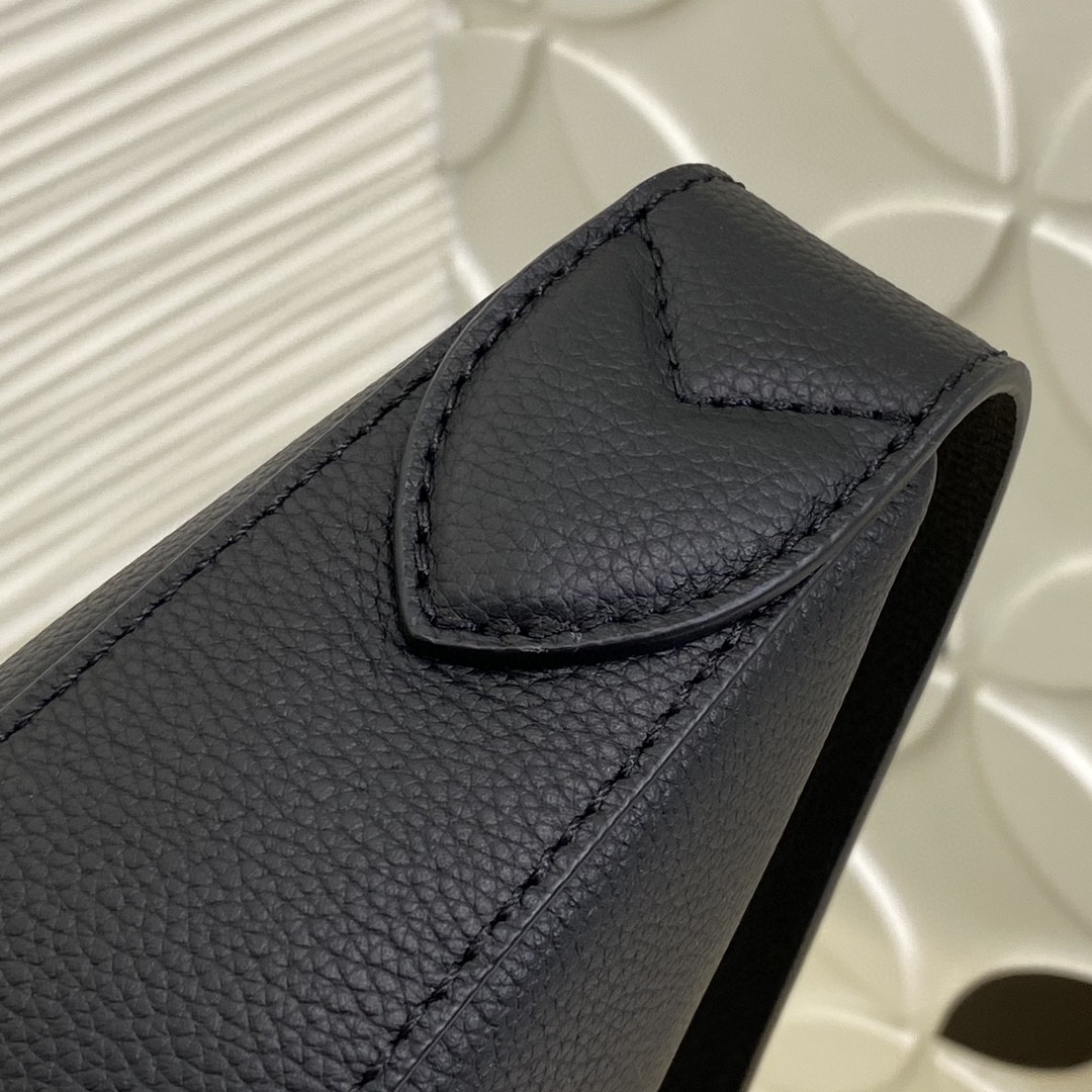 Louis Vuitton M11429 everyday