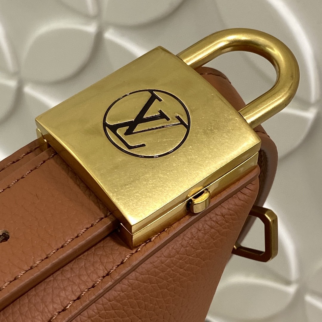 Louis Vuitton M11429 everyday