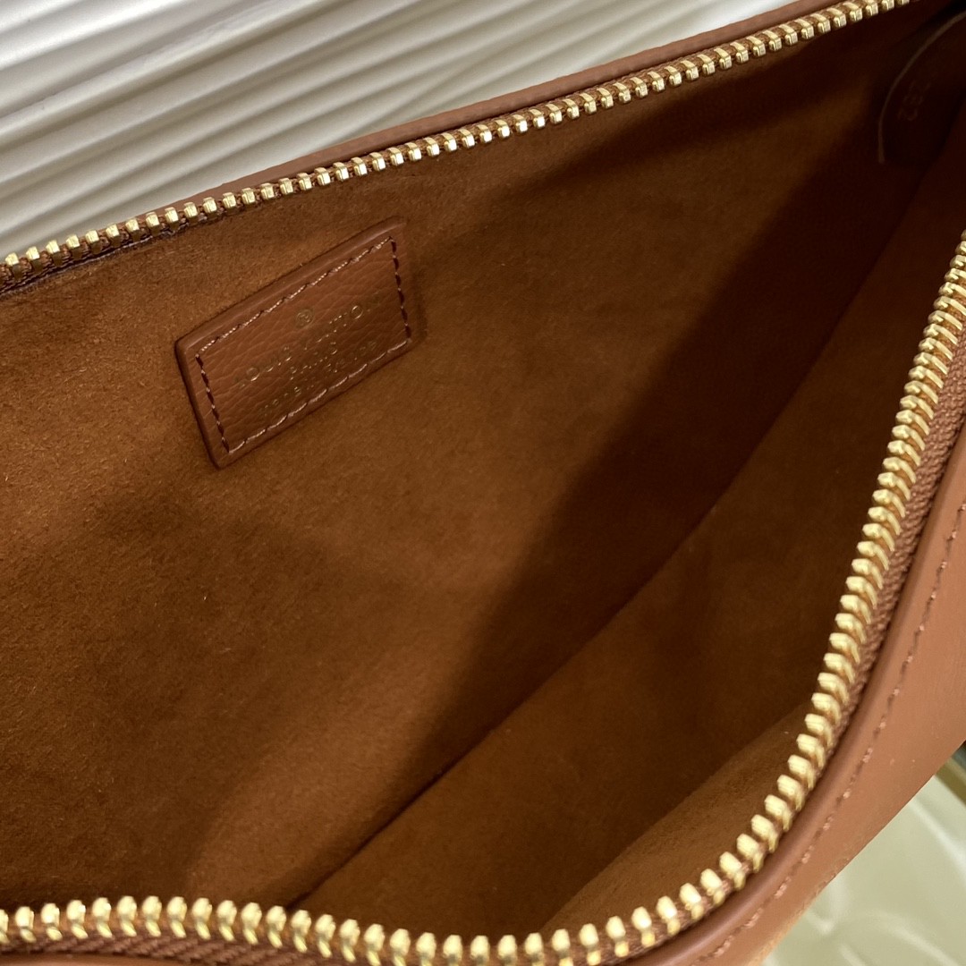 Louis Vuitton M11429 everyday