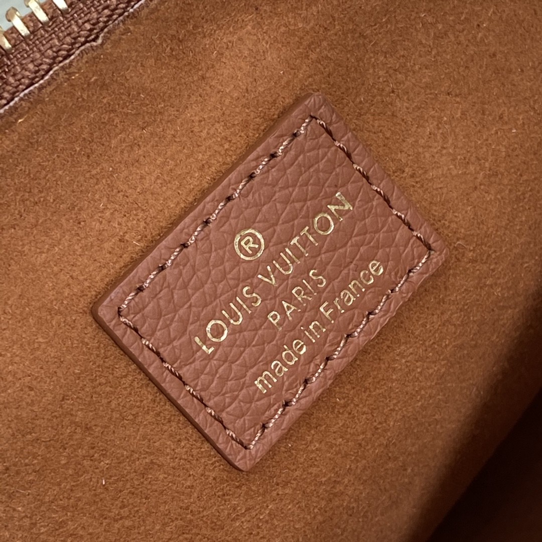 Louis Vuitton M11429 everyday