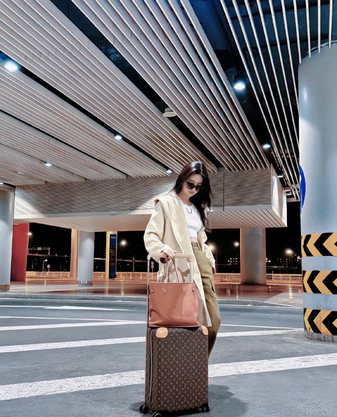Louis Vuitton Neverfull MM Monogram Canvas with Tan Leather MM tote everyday